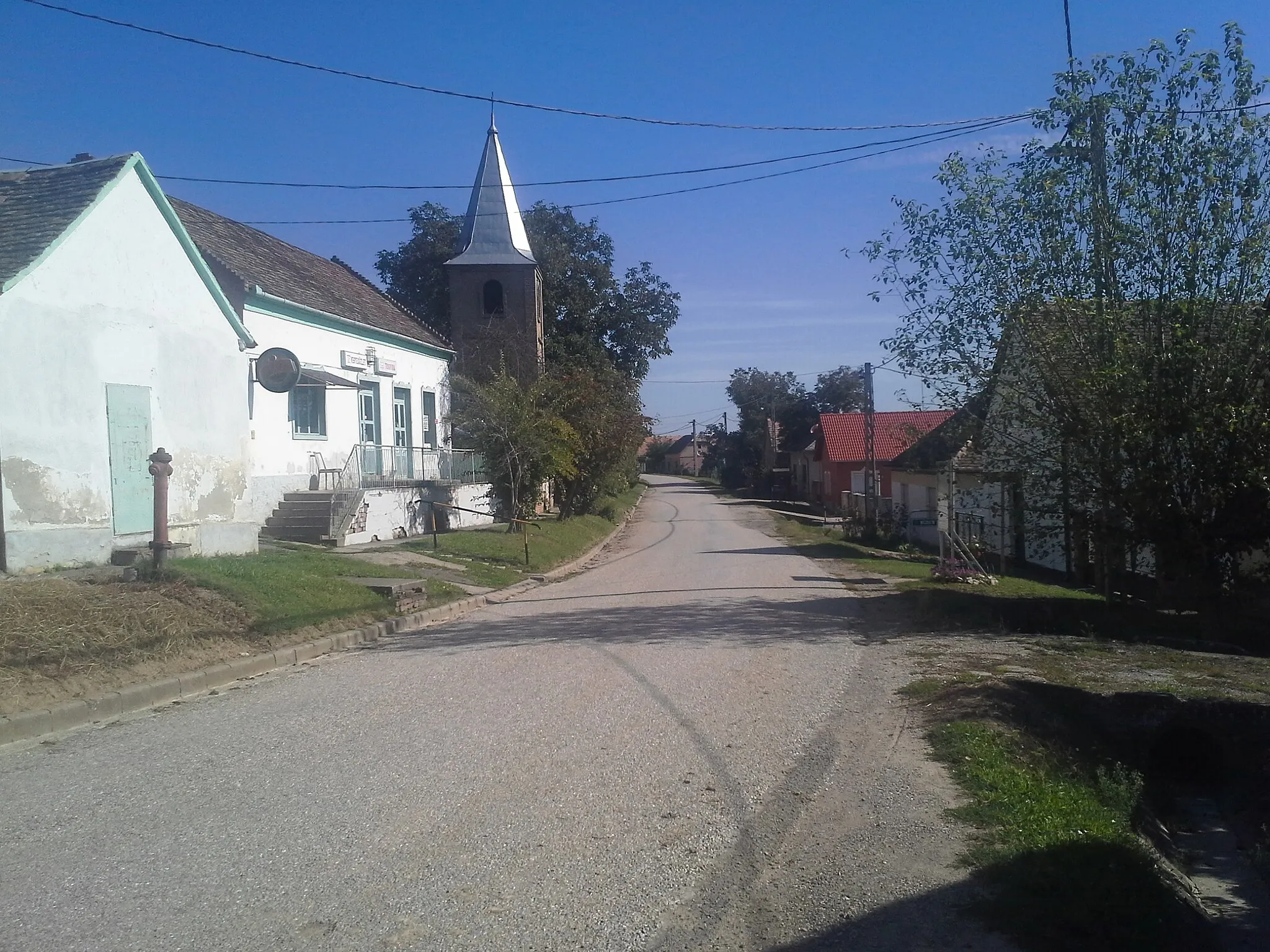 Photo showing: Áta, Kossuth Lajos utca részlete a kápolna közelében