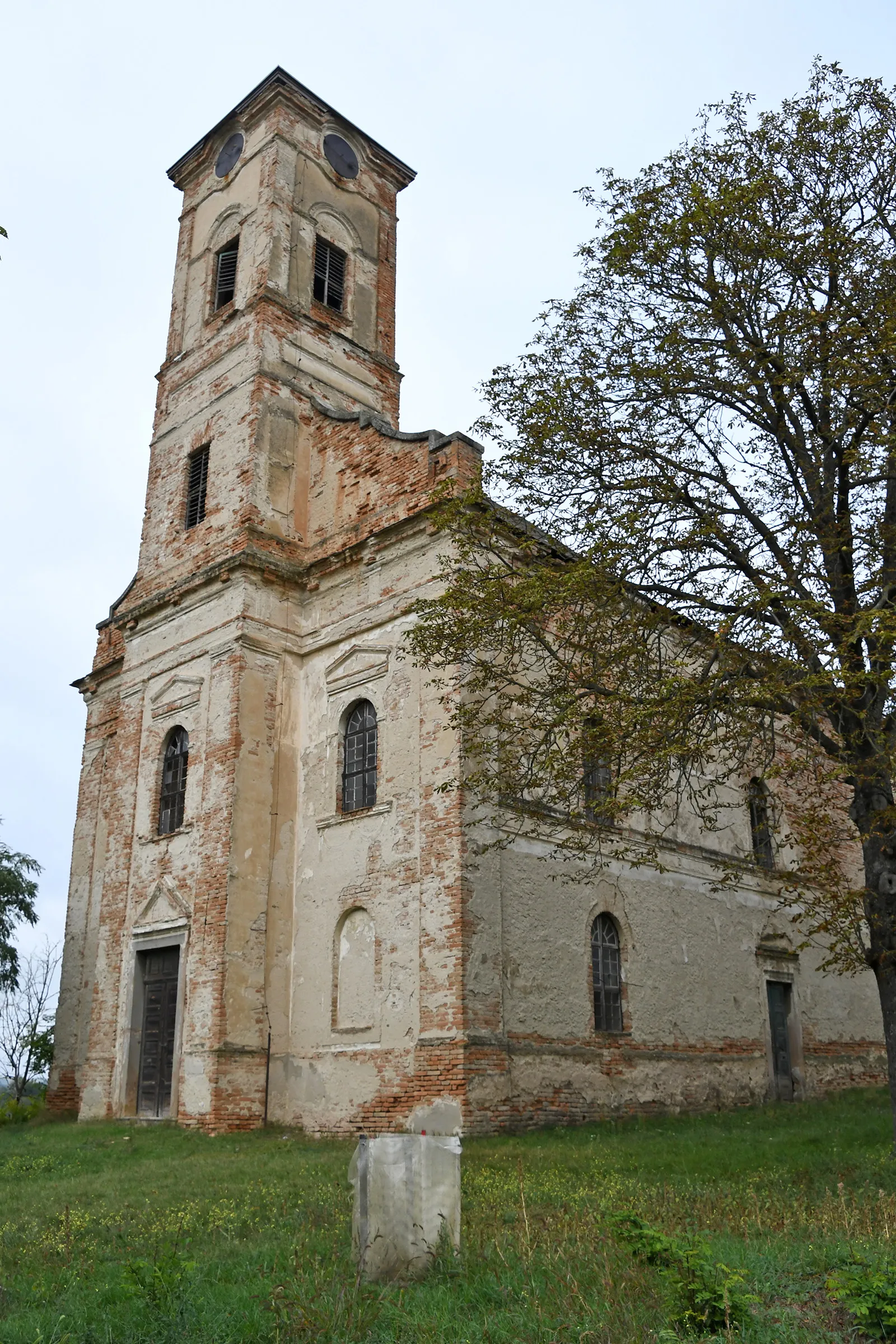 Photo showing: Lutheran church in Udvari, Hungary