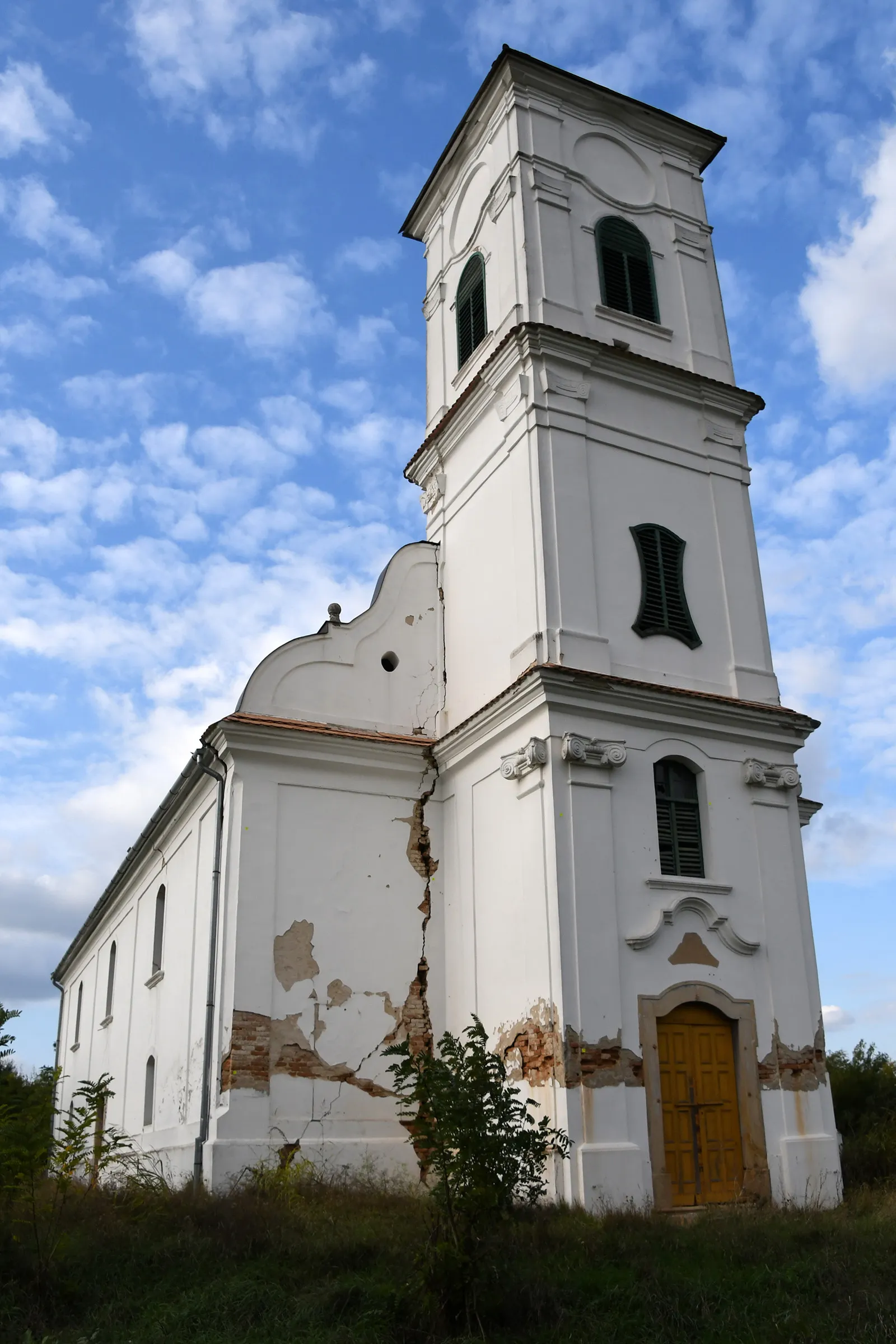 Photo showing: Abandoned Lutheran church in Kistormás, Hungary