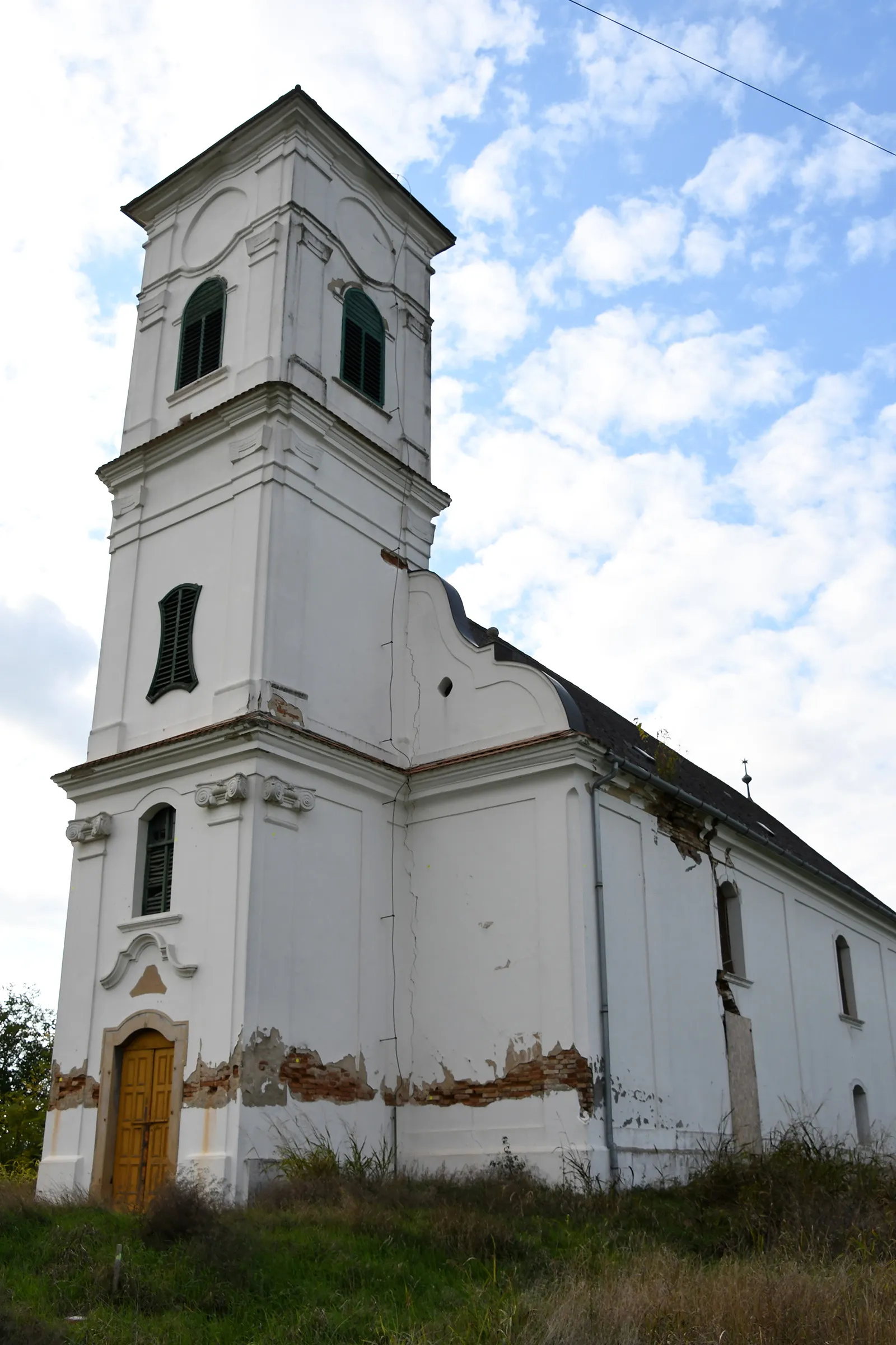 Photo showing: Abandoned Lutheran church in Kistormás, Hungary