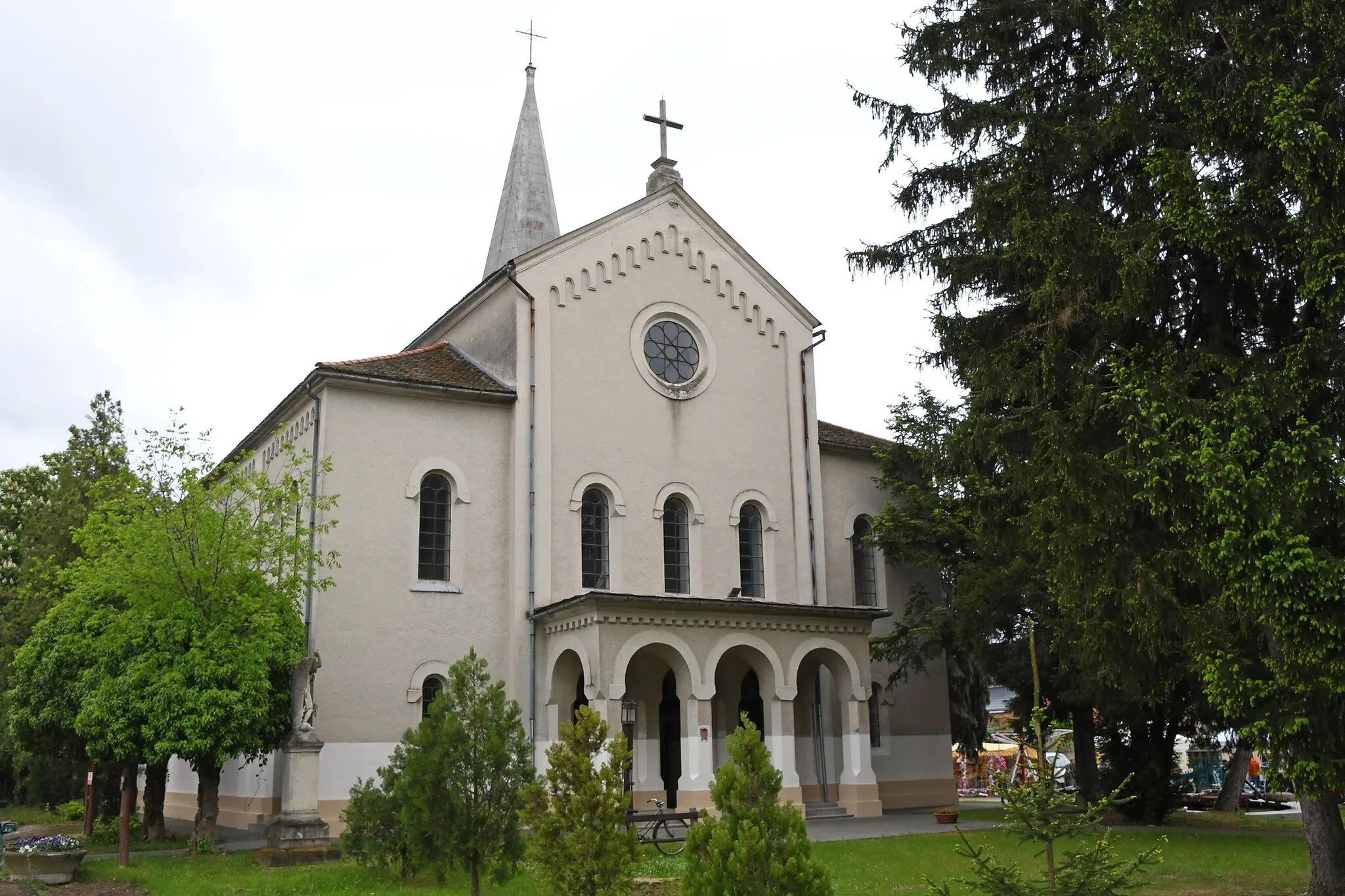 Photo showing: Roman Catholic church in Sióagárd, Hungary