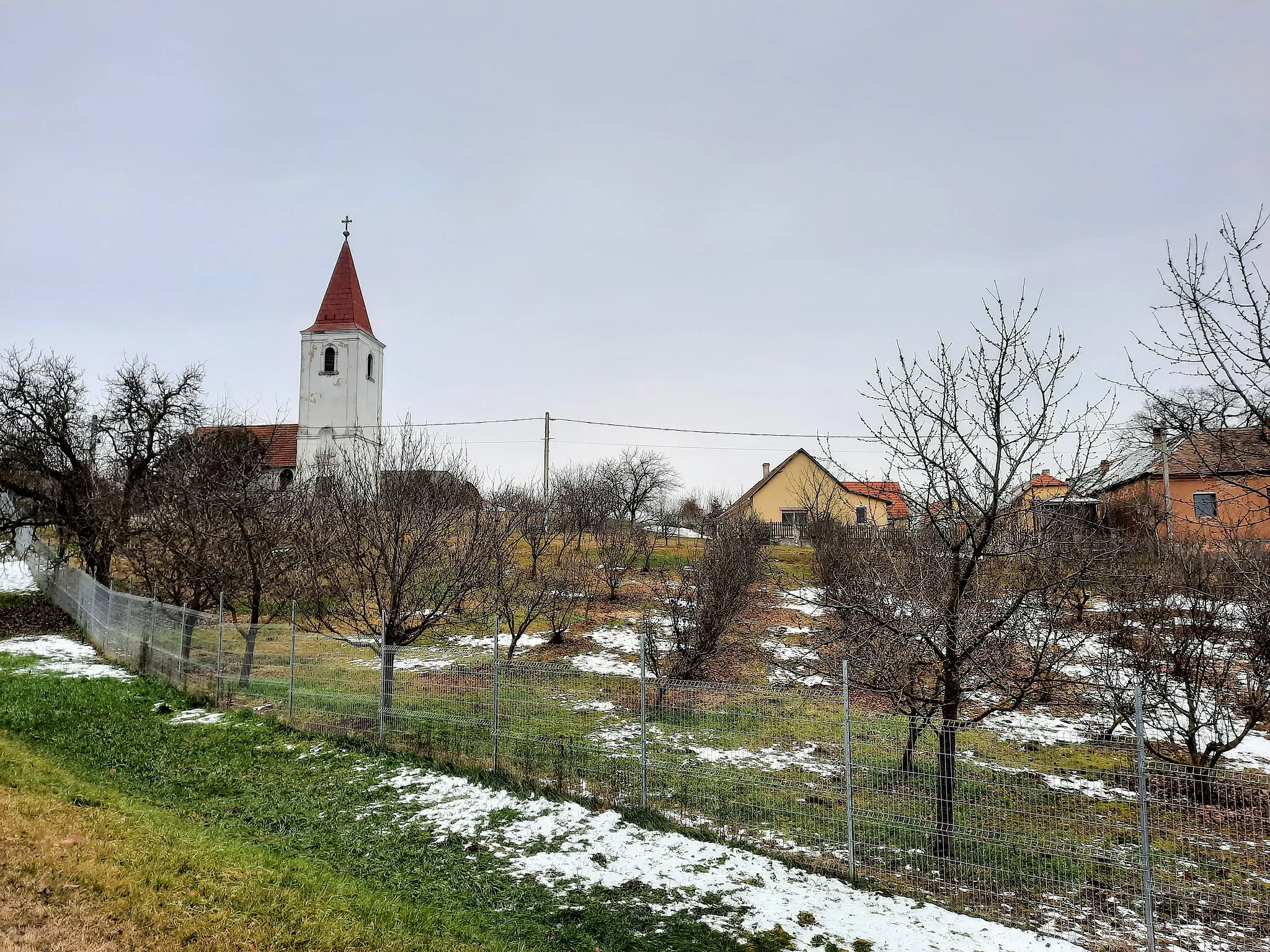 Photo showing: Lothárd, kertek alatt