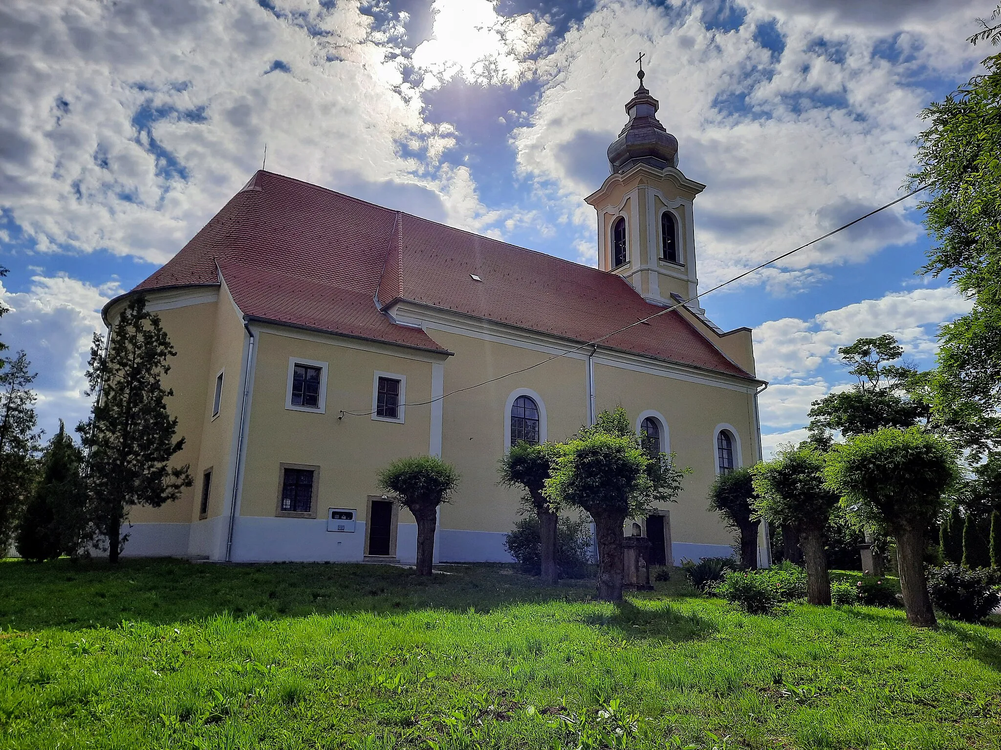 Photo showing: Bogád, Kisboldogasszony-templom 2021