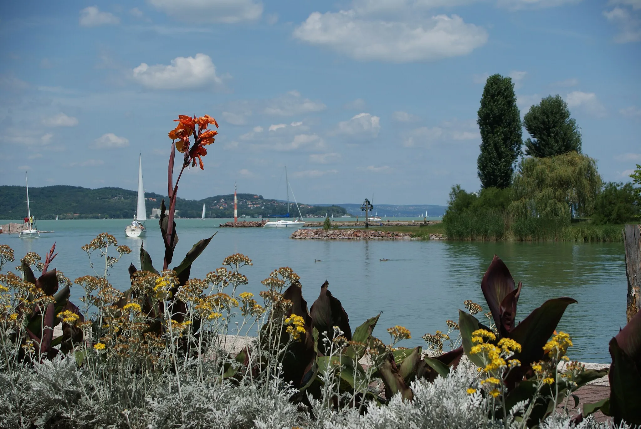 Photo showing: Beach in Balatonföldvár, Hungary