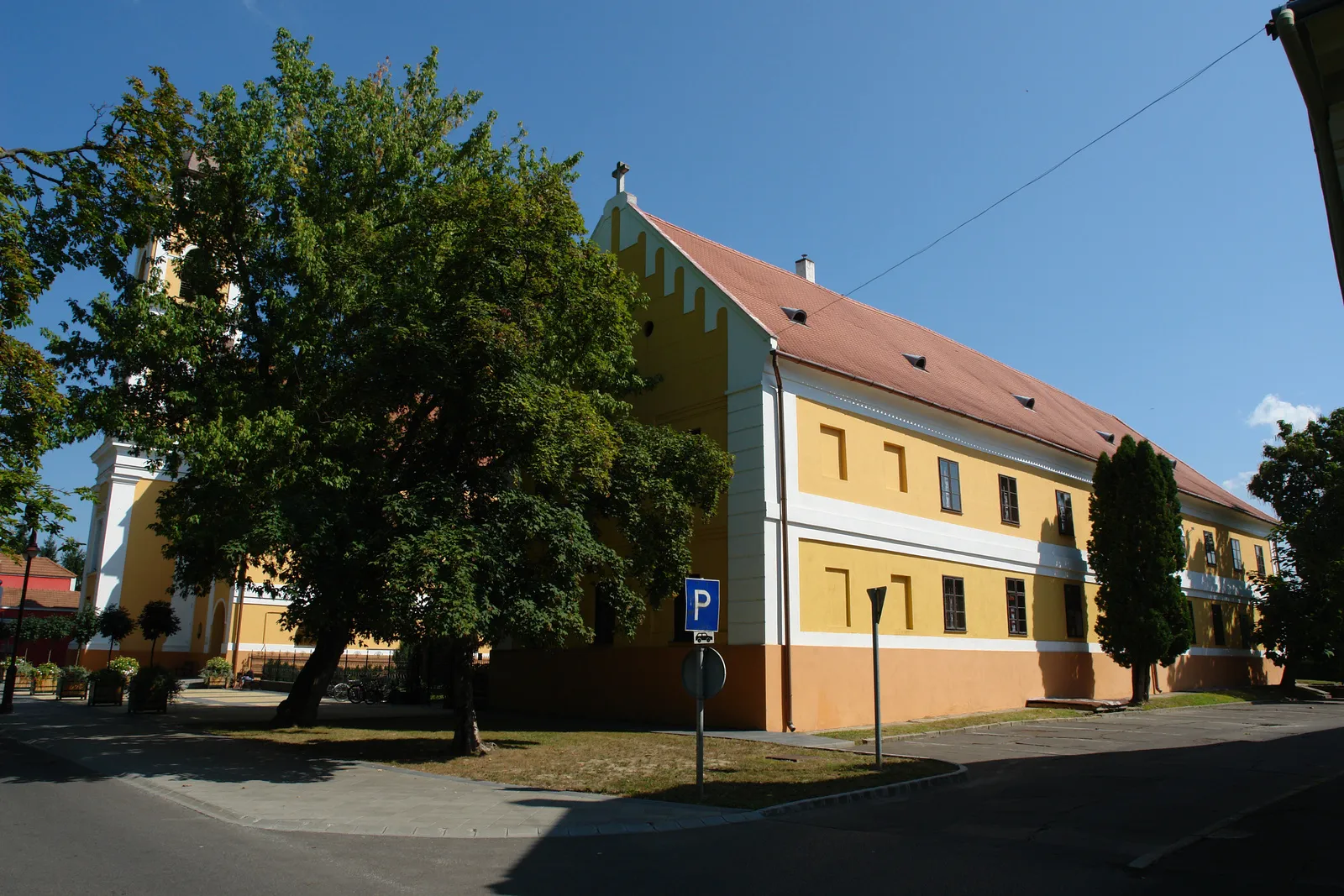 Photo showing: Ferences rendház (Nagyatád, Széchényi tér 6.)