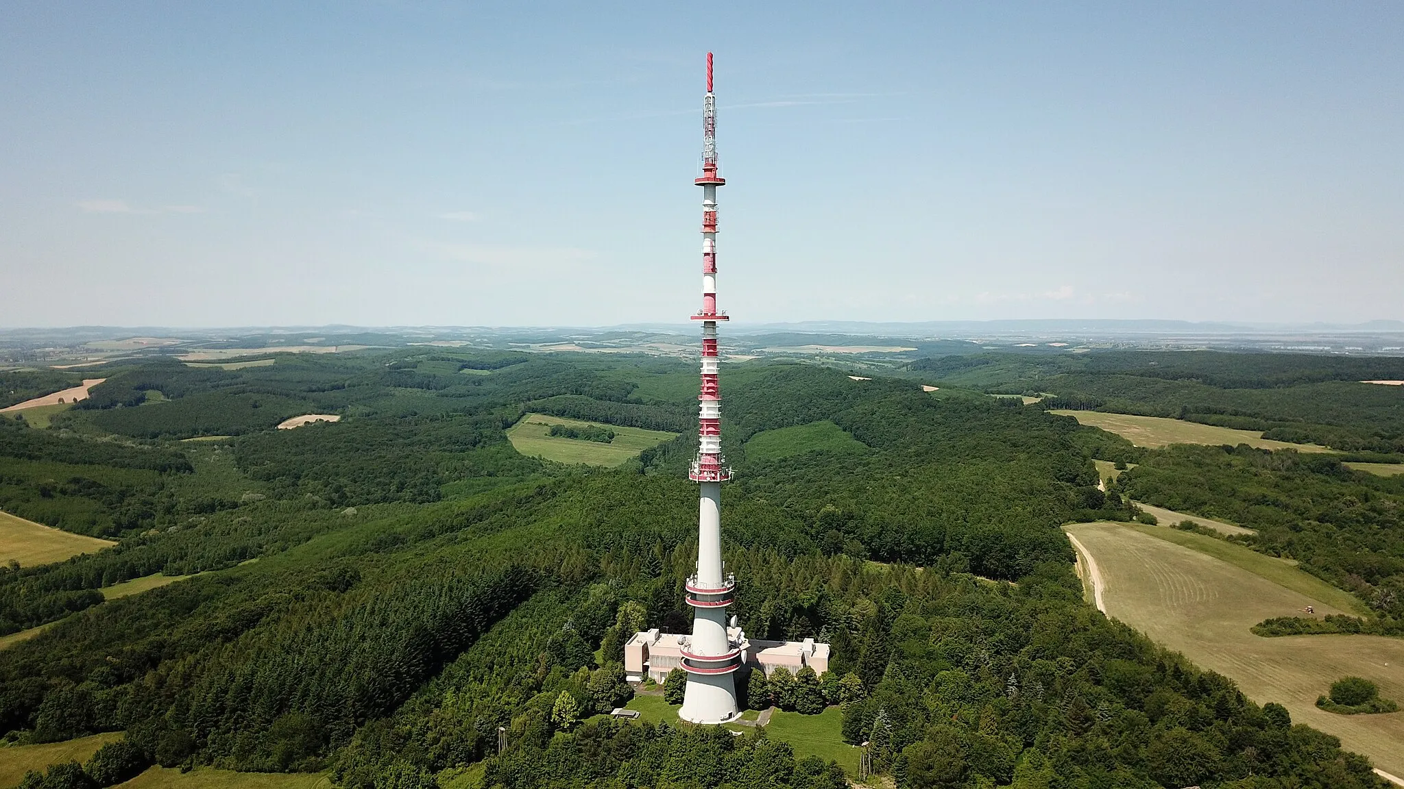 Photo showing: Aerial view of Újudvar TV Tower (Újudvar, near Nagykanizsa, Zala County, Hungary)