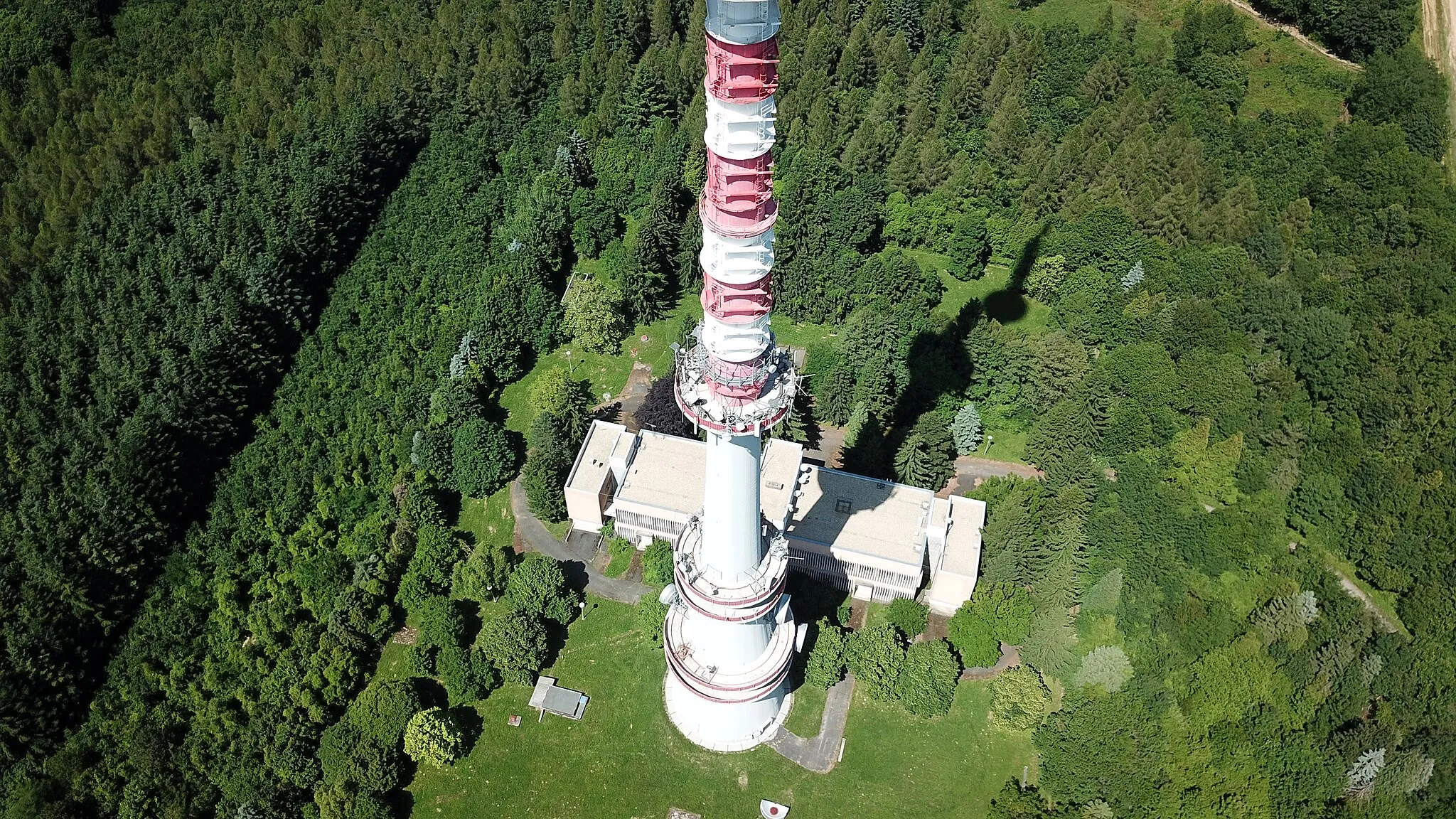 Photo showing: Aerial view of Újudvar TV Tower (Újudvar, near Nagykanizsa, Zala County, Hungary)