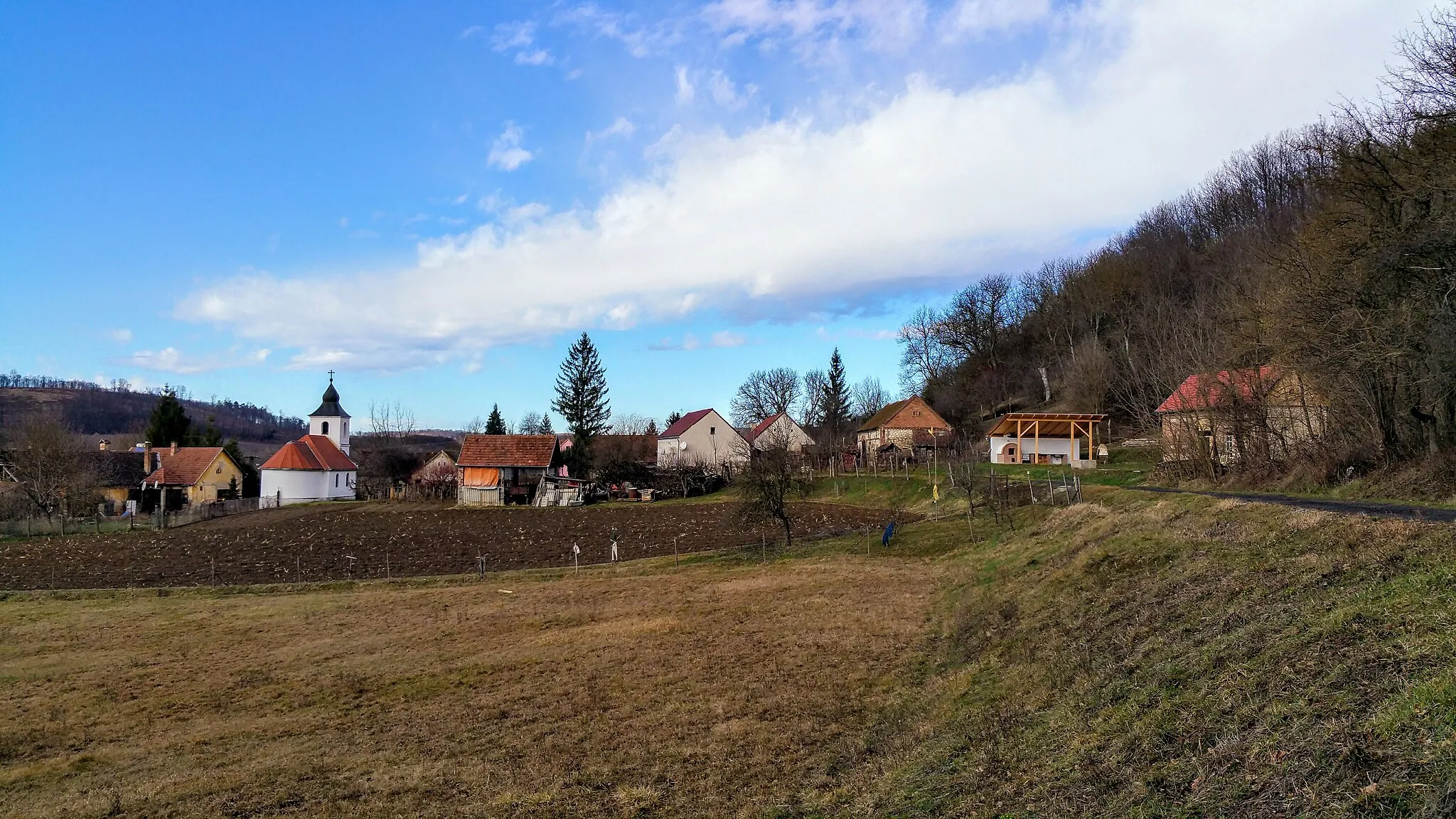 Photo showing: Husztót panorámája a Petőfi utcából