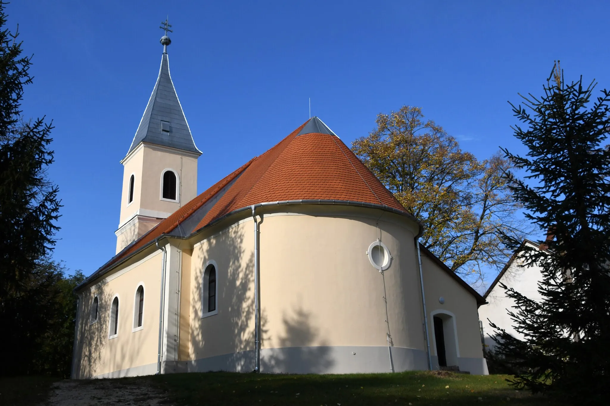 Photo showing: Roman Catholic church in Somogytúr