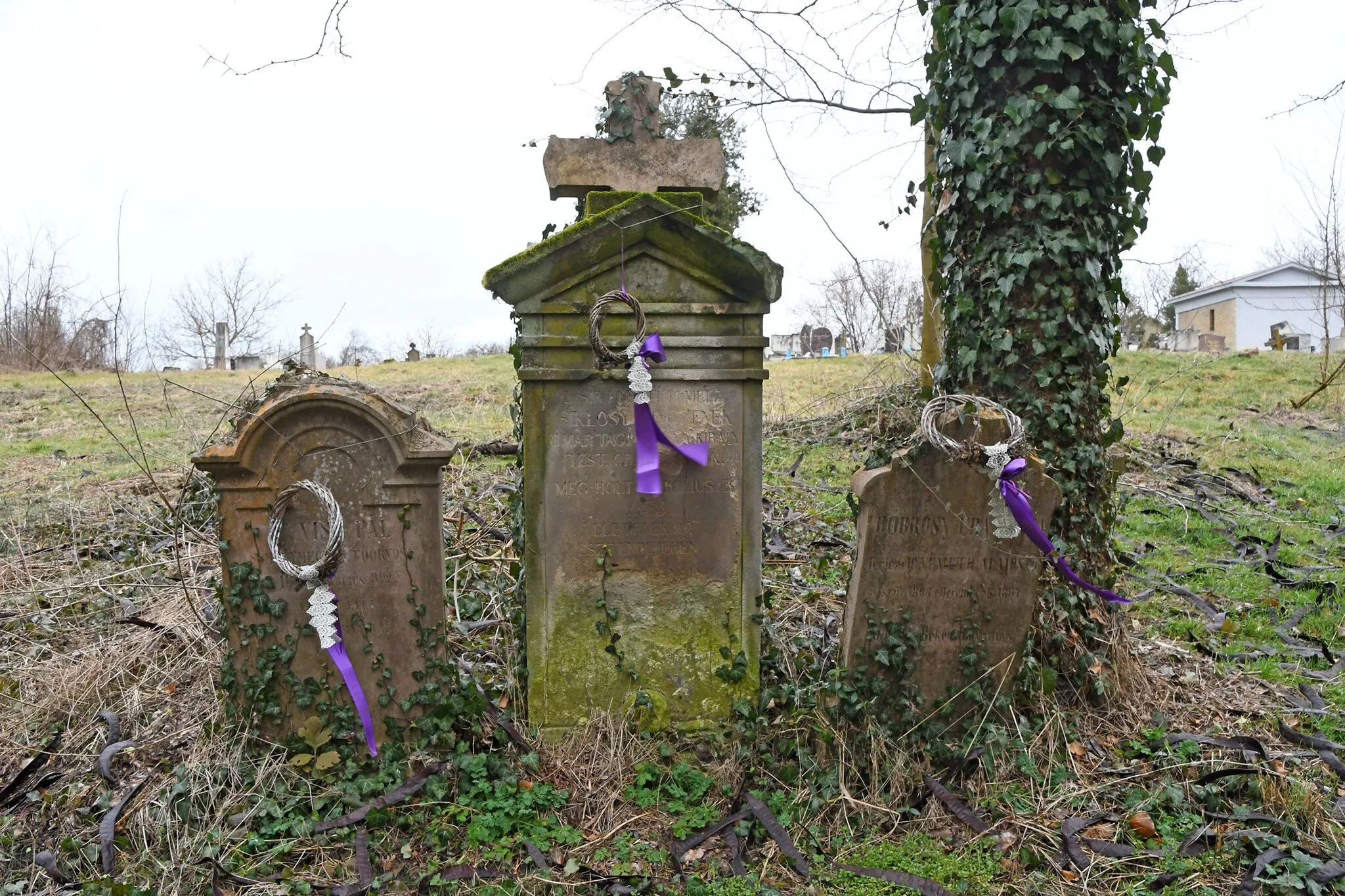 Photo showing: Western cemetery in Osztopán, Hungary