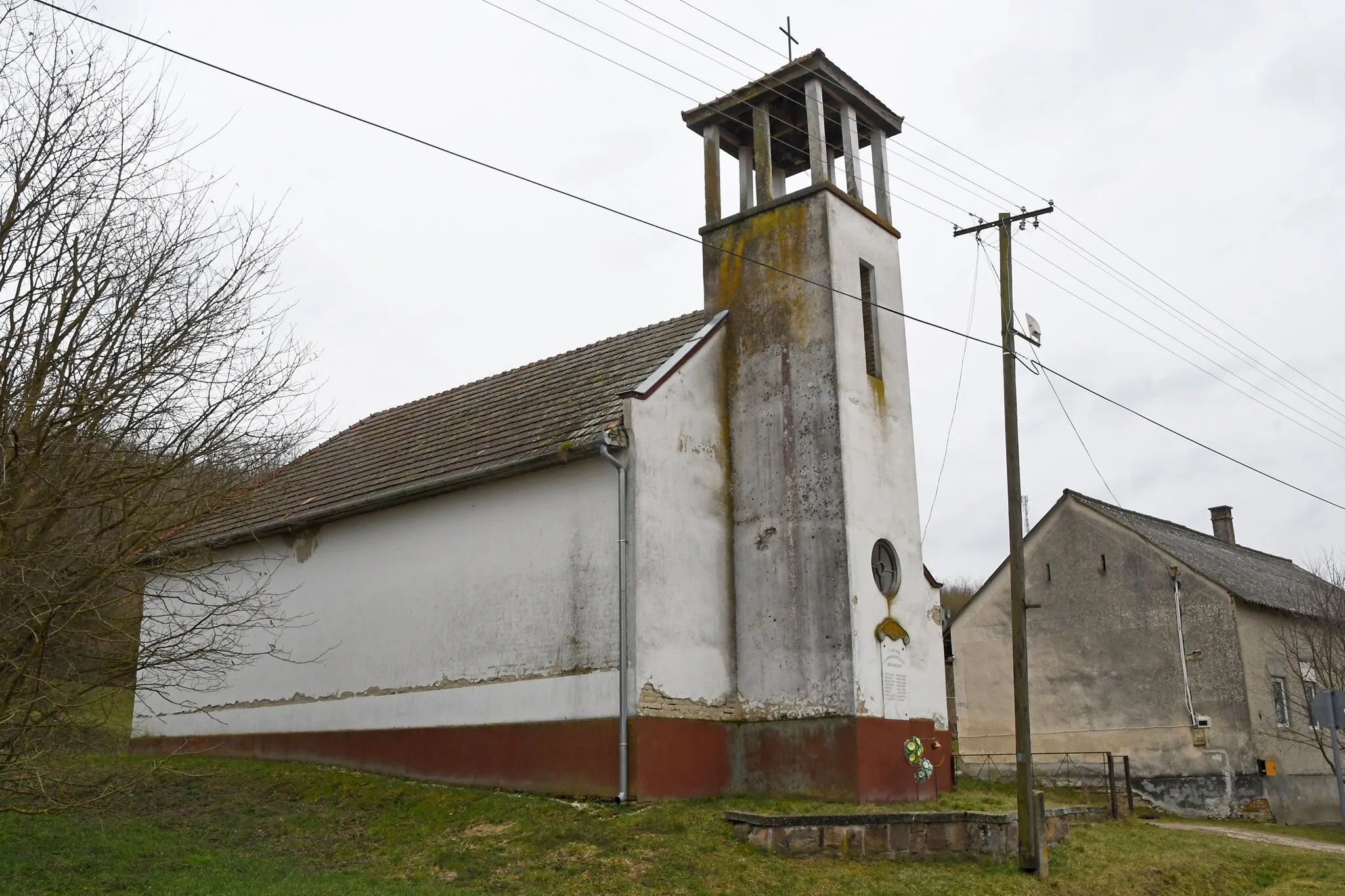 Photo showing: Roman Catholic church in Pamuk, Hungary