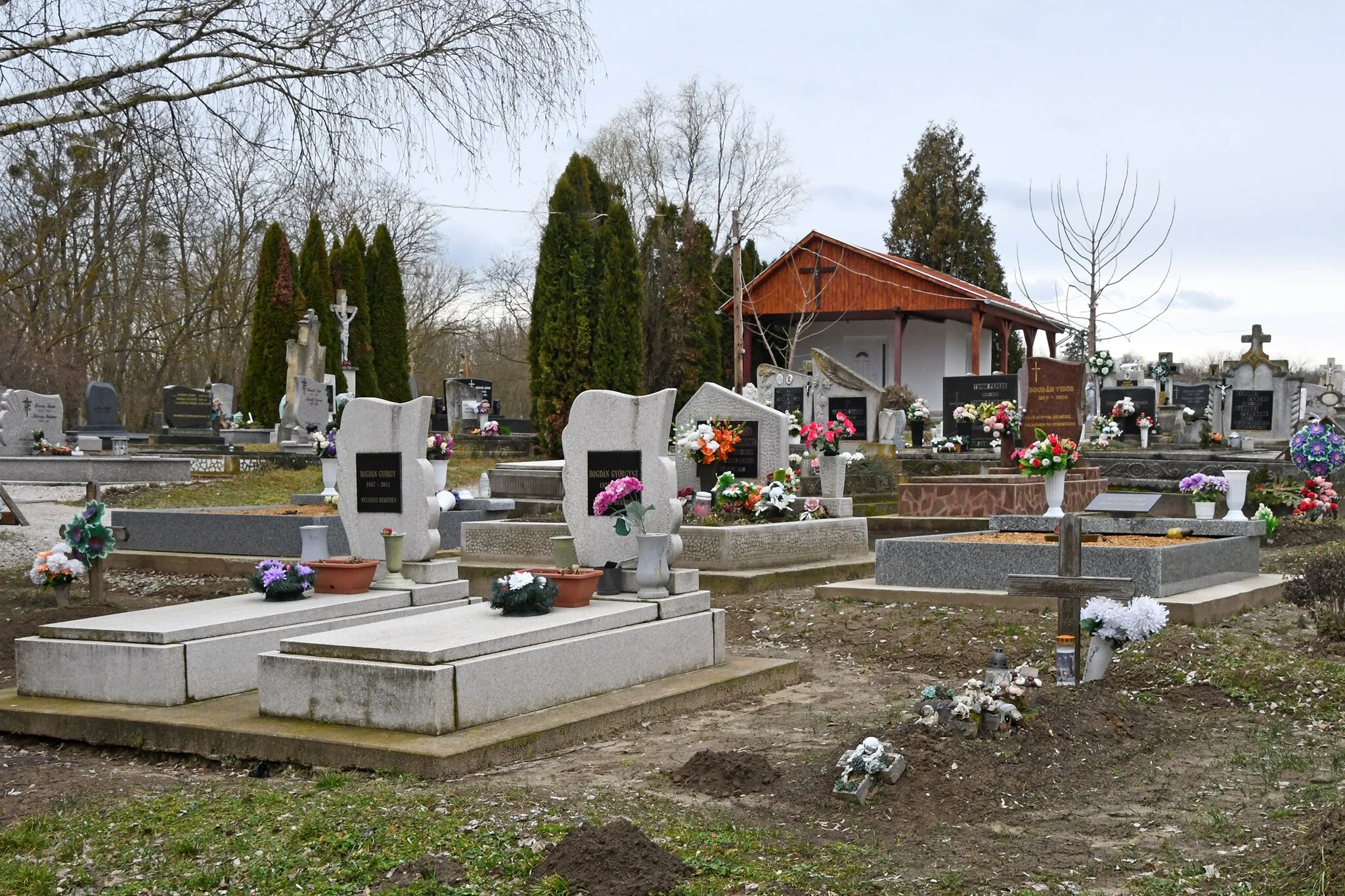 Photo showing: Cemetery in Pamuk, Hungary