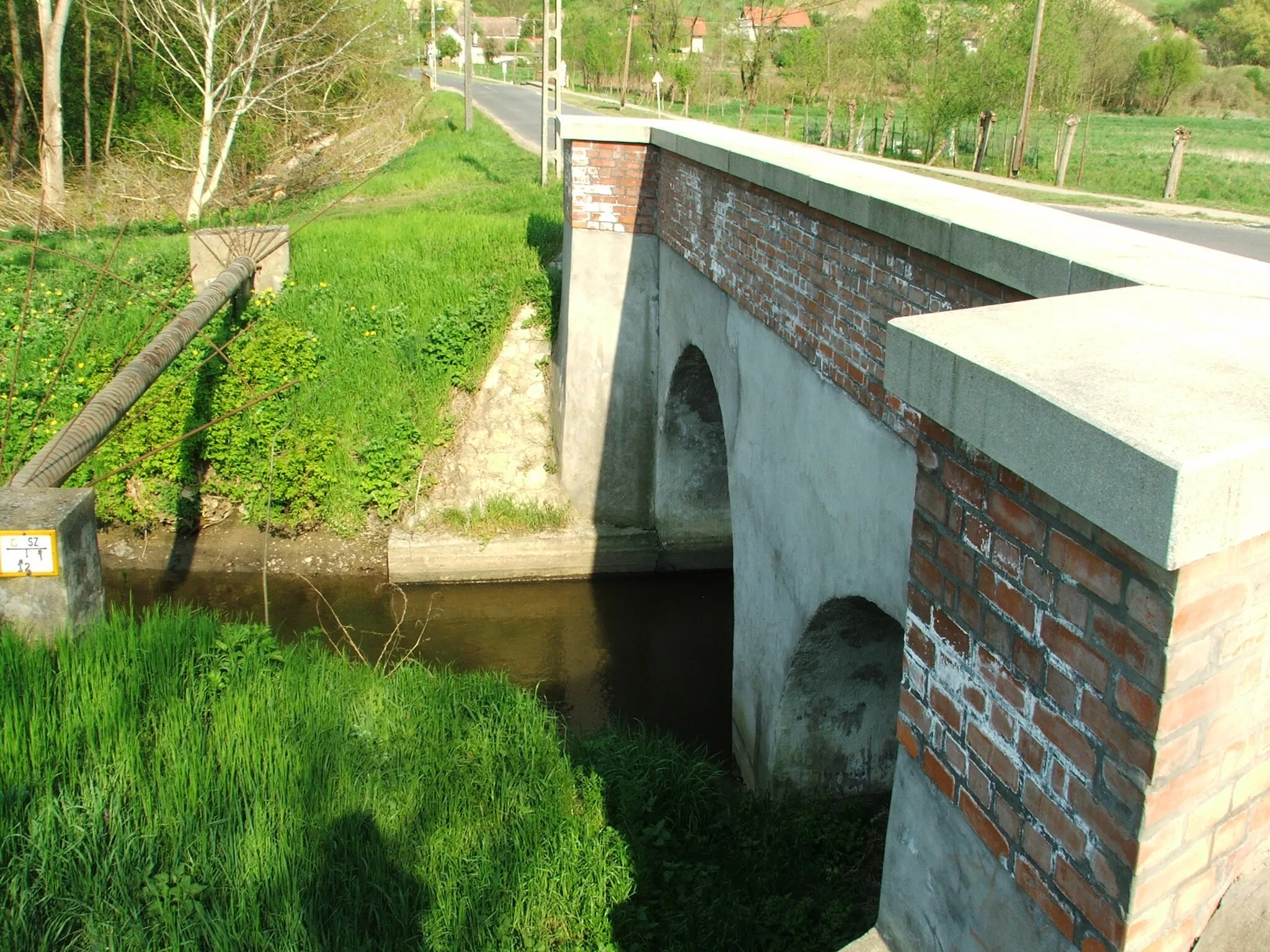 Photo showing: kétlyukú boltozott híd (Öreglak - Marcali összekötőút 1+557 km szelvénye)