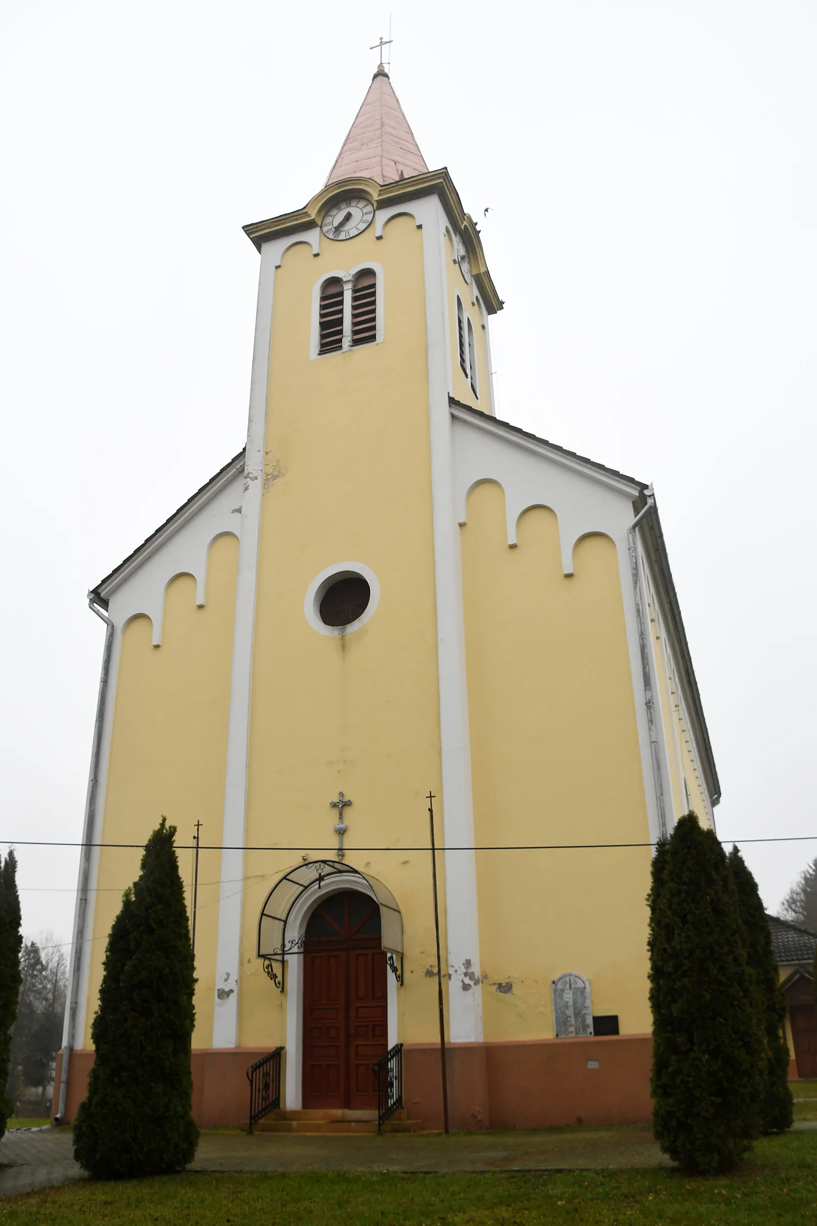Photo showing: Roman Catholic church in Vízvár, Hungary