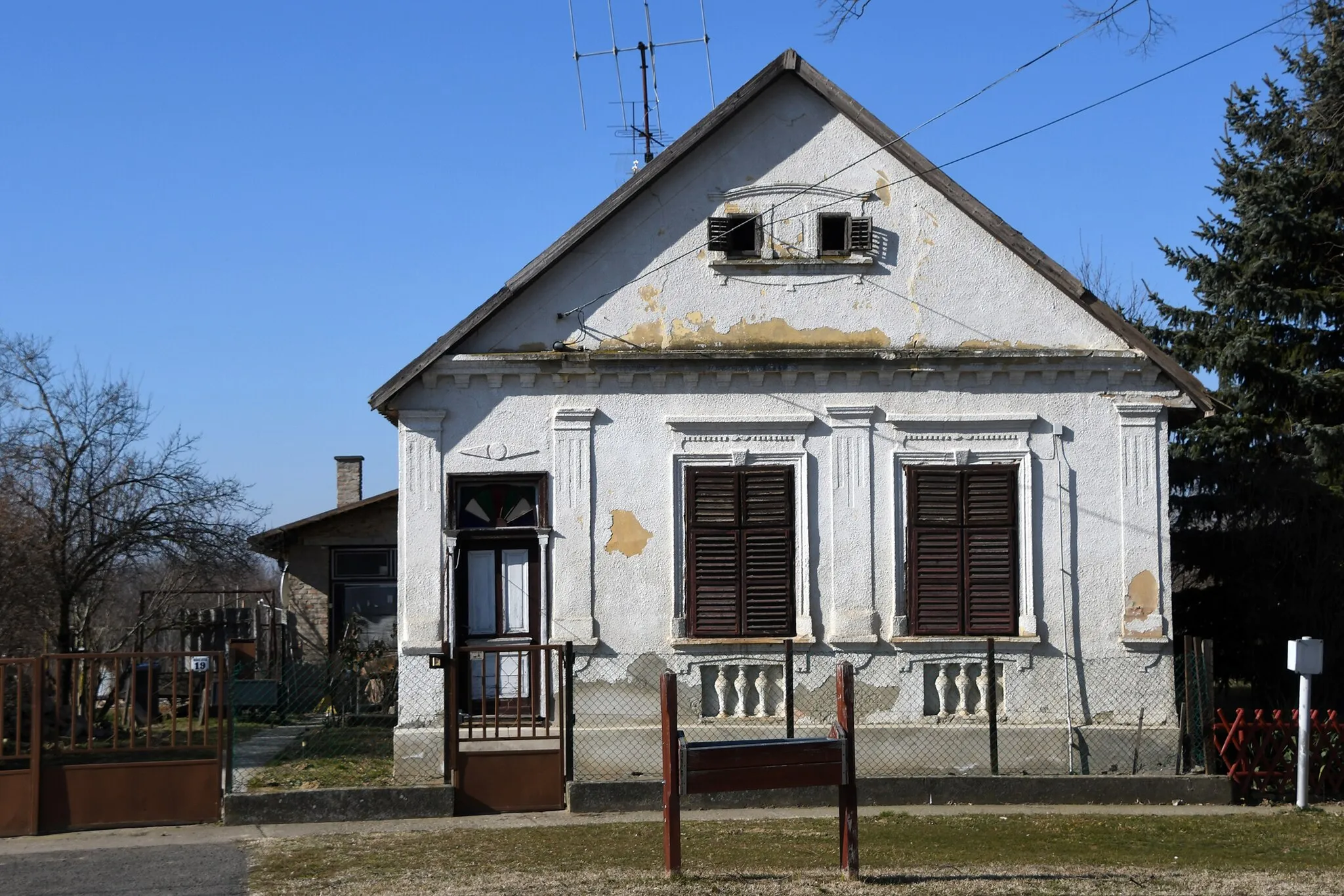 Photo showing: Traditional house in Dúzs, Hungary