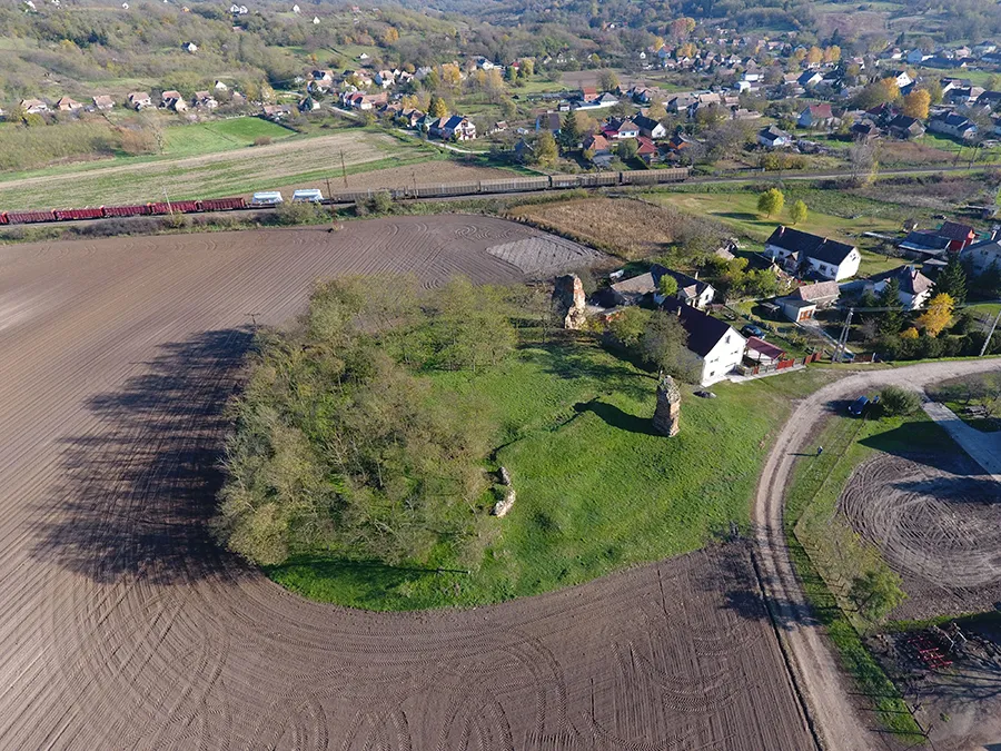 Photo showing: Döbrököz - várrom légi fotón