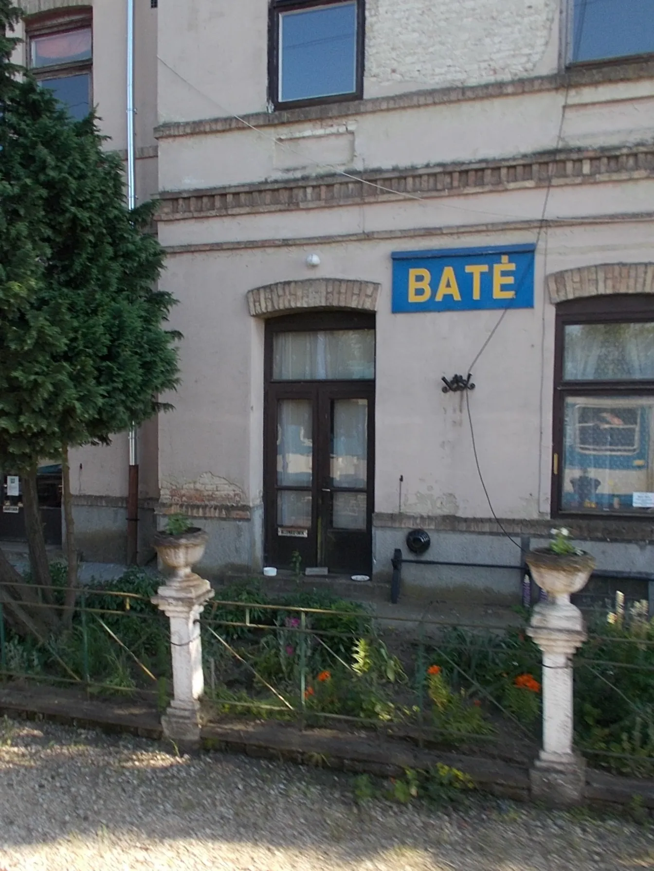 Photo showing: Railway station - Baté, Somogy County, Hungary.