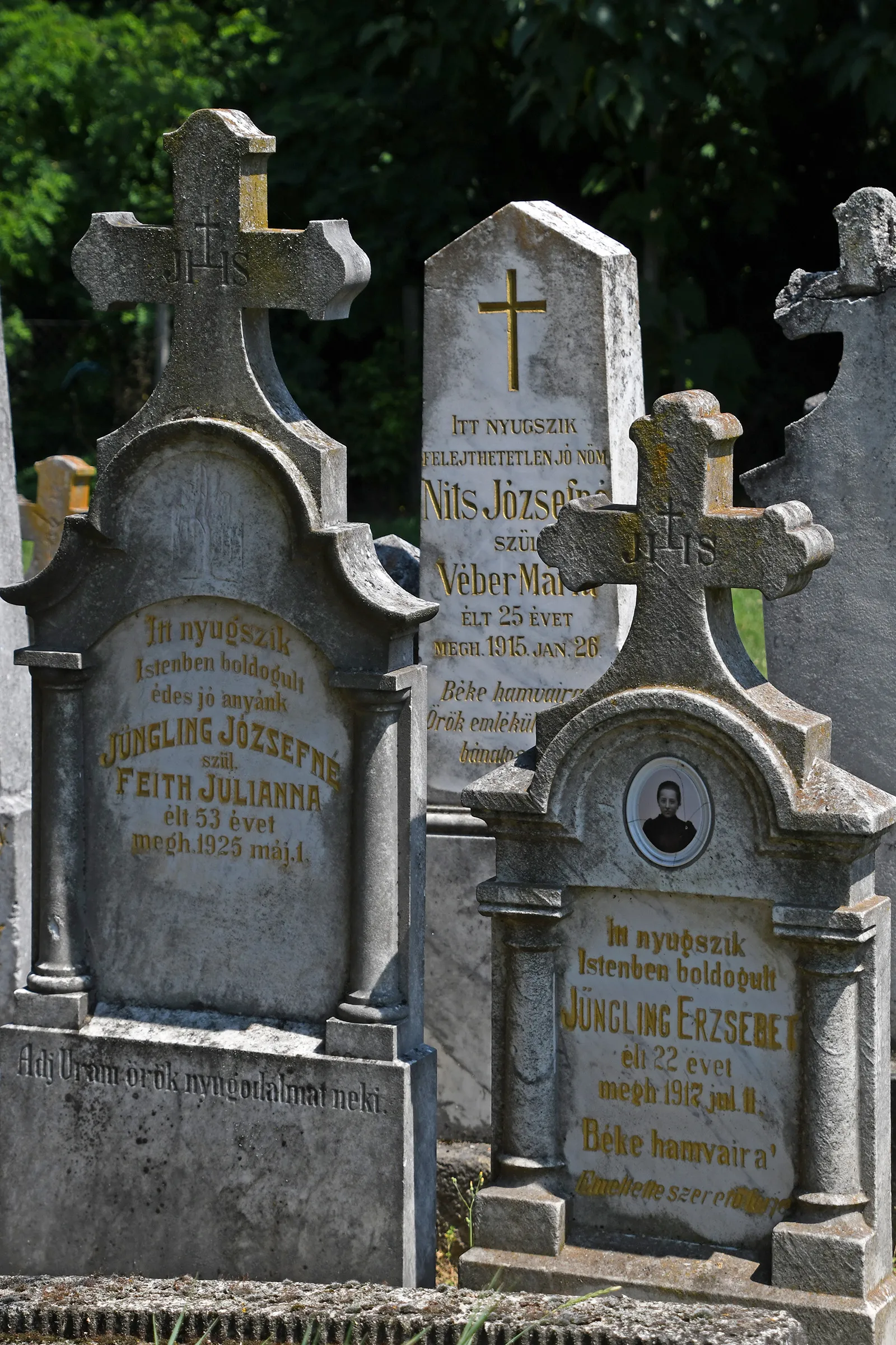 Photo showing: Cemetery in Kaposfő, Hungary