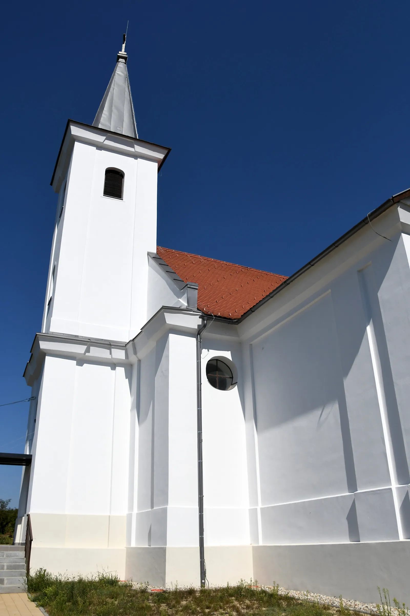 Photo showing: Roman Catholic church in Koppányszántó, Hungary