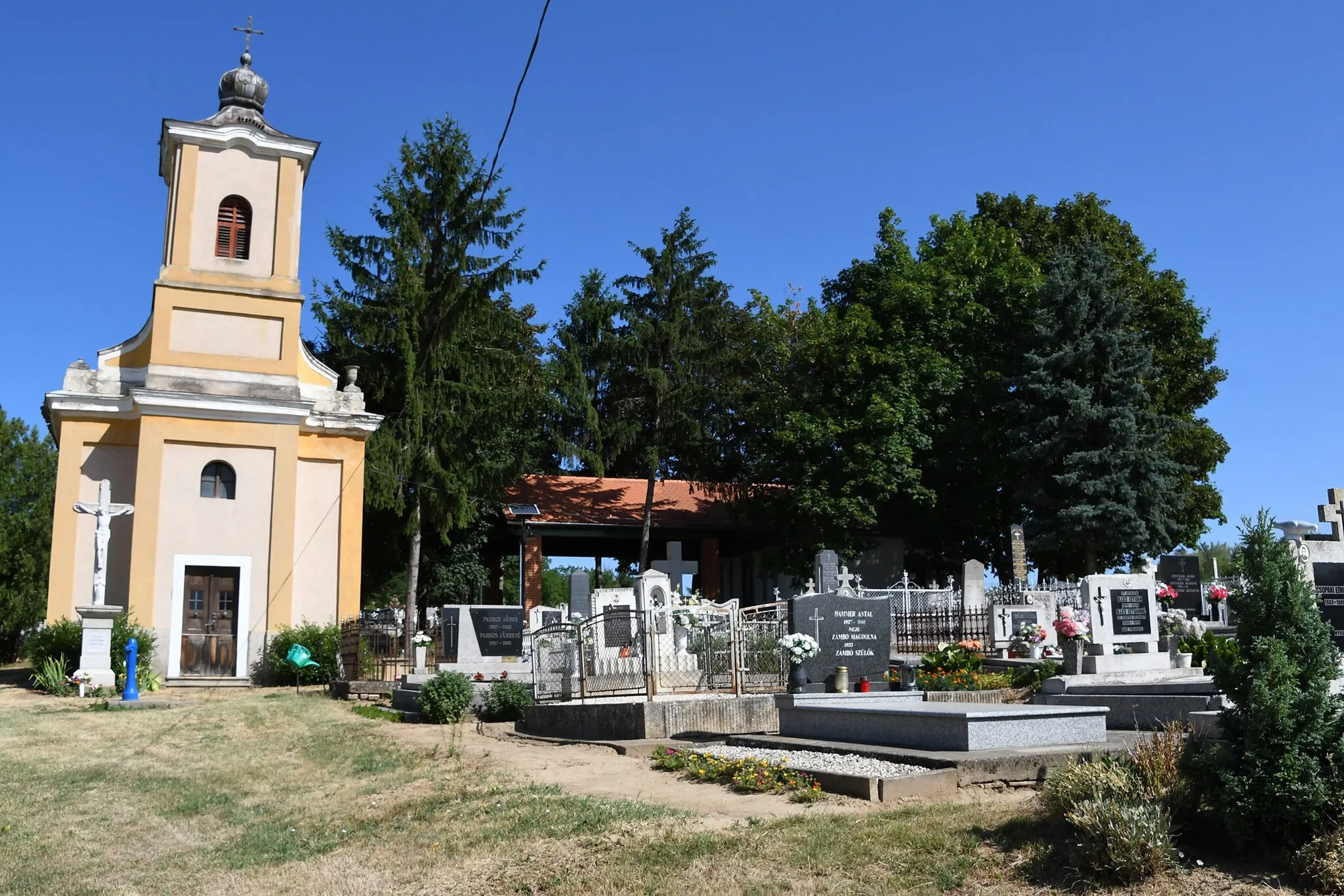 Photo showing: All Saints cemetery chapel (Bonyhádvarasd)