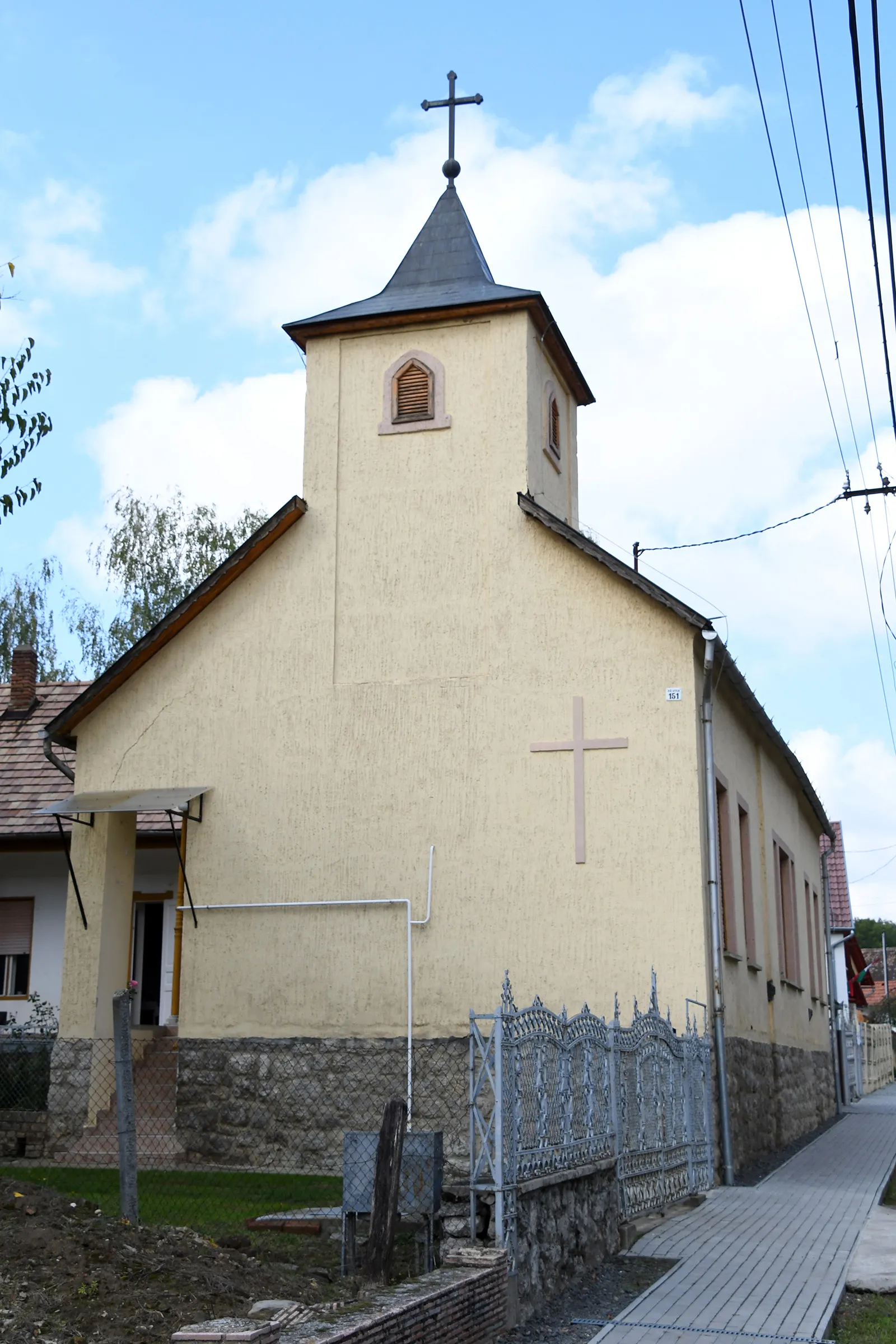 Photo showing: Roman Catholic church in Izmény, Hungary