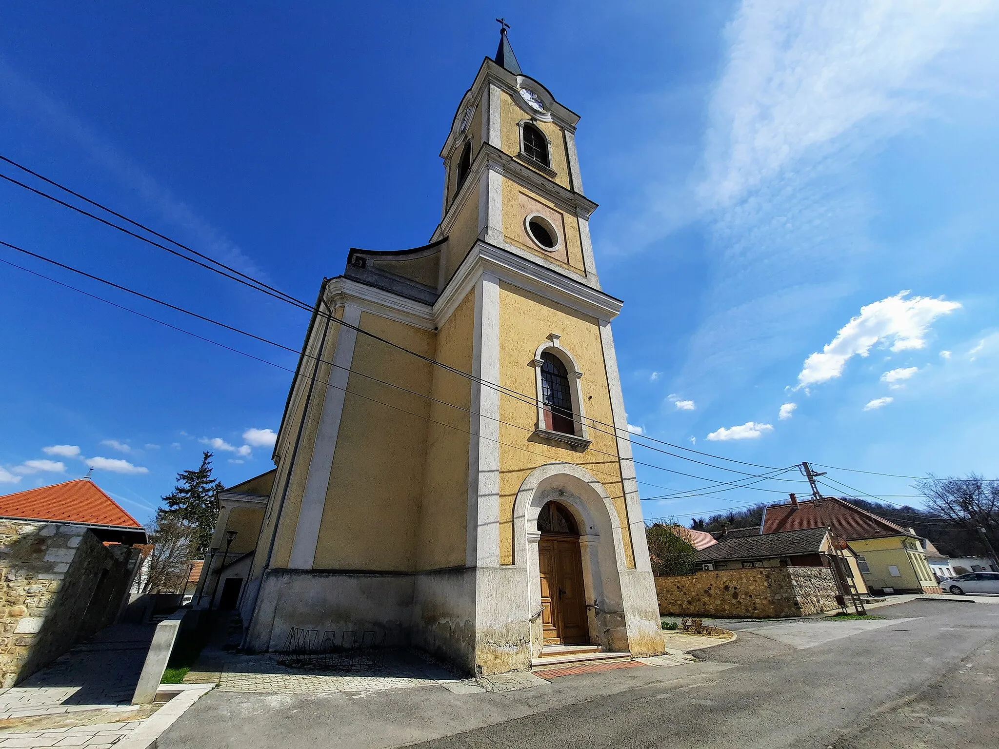 Photo showing: Szászvár, katolikus templom 2021