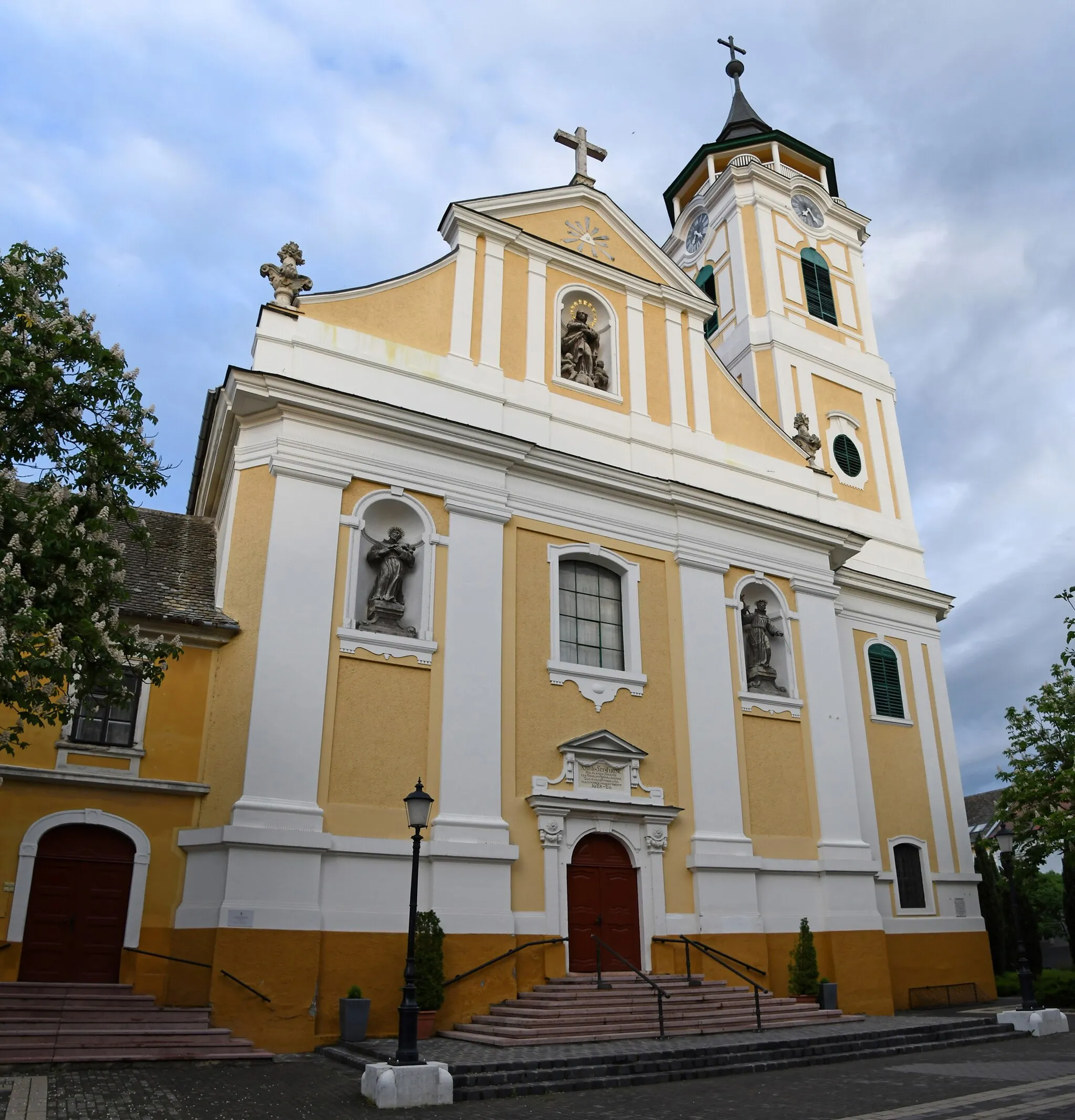 Photo showing: Franciscan Church in Baja, Hungary