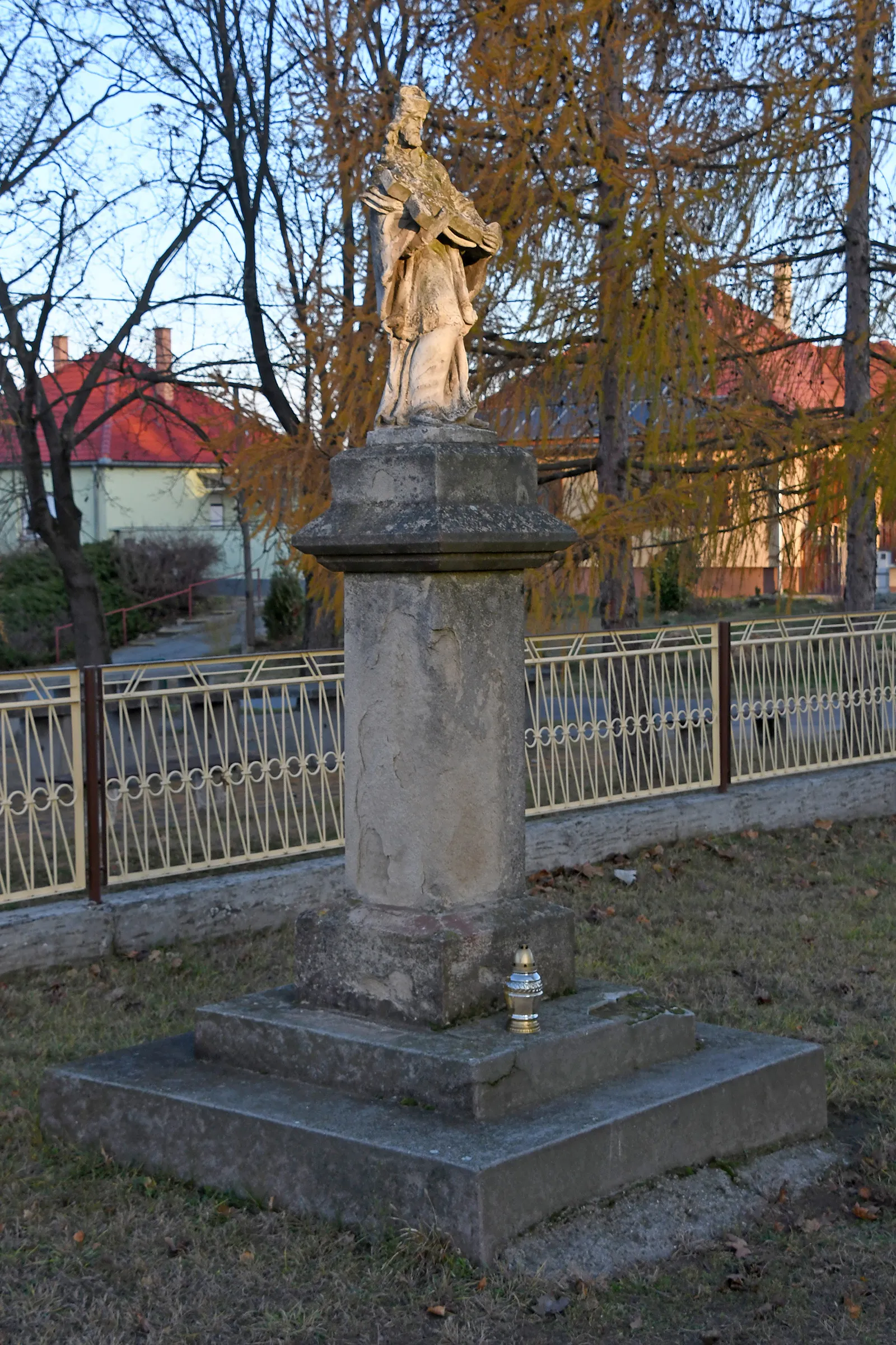 Photo showing: Statue of Saint John of Nepomuk in Sükösd