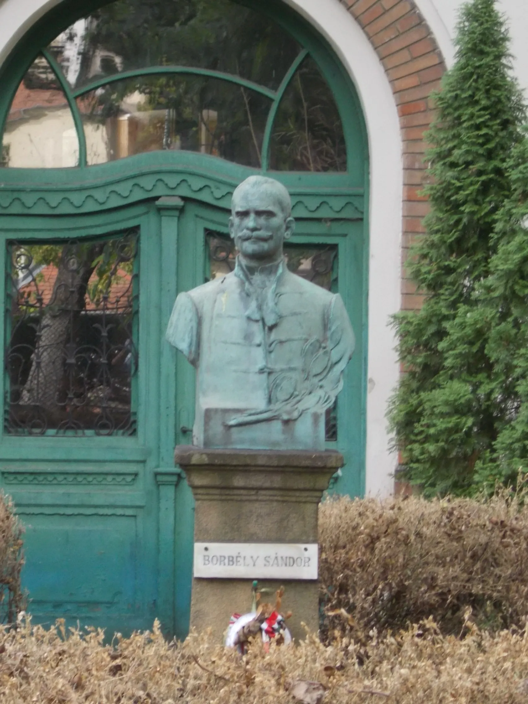 Photo showing: The historic building of the National Institute of the Deaf and Dumb consists of two small houses from the Middle Ages. The first national institute of the deaf and dumb was founded here by András Cházár in 1802. Since then it has served this honourable cause. - 6 Március 15 Square, Eötvös József street, Vác, Pest County, Hungary