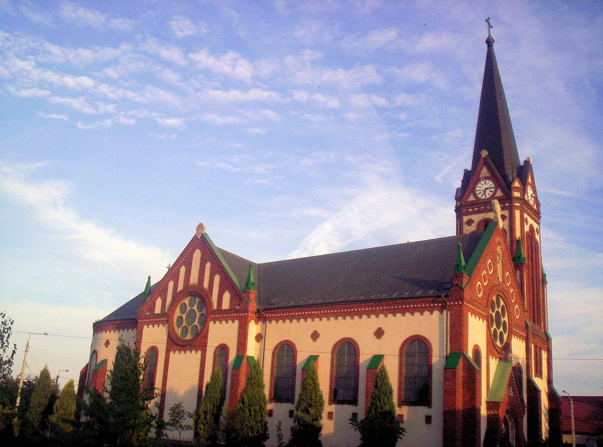 Photo showing: A fajszi, Szent István király tiszteletére emelt templom. Épült neoromán stílusban, 1910-ben. – photo taken by uploader User:Csanády in 2006.