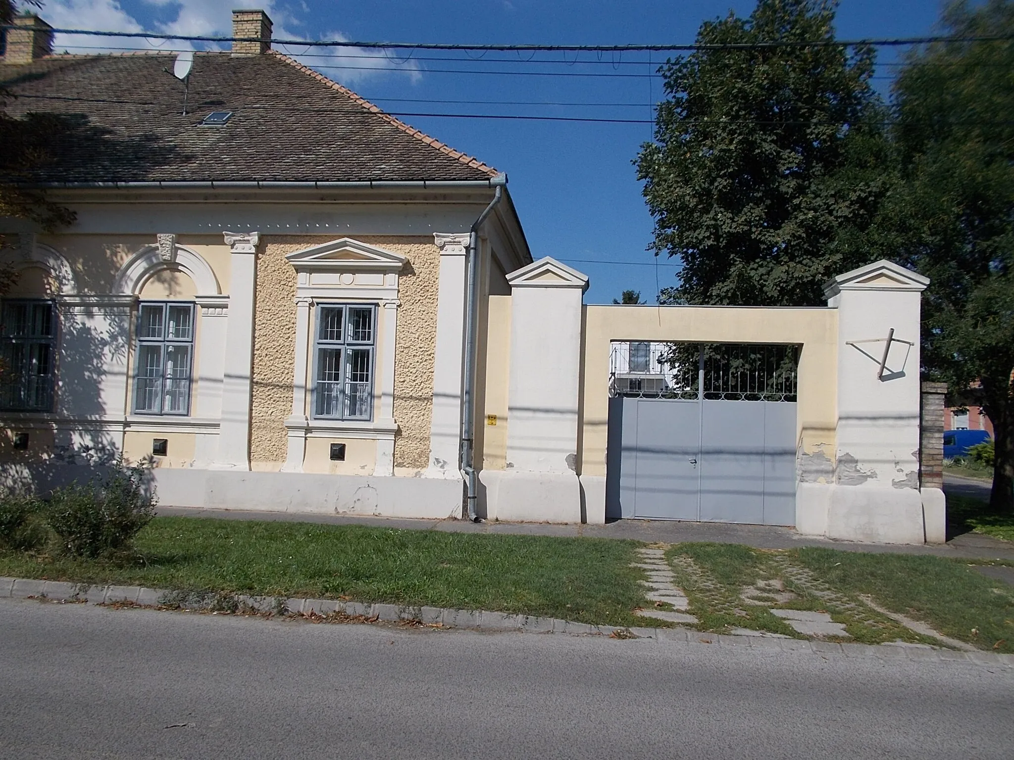 Photo showing: : Saint Michael rectory. - 4 Pazmany Square, Ujvaros neighborhood, Szekszárd, Tolna County, Hungary.