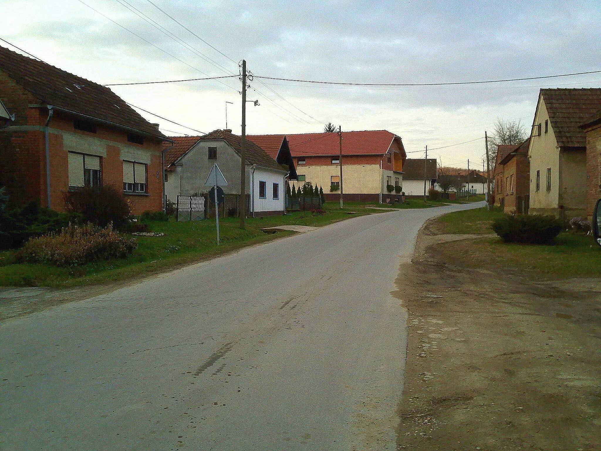 Photo showing: ulica ujutro