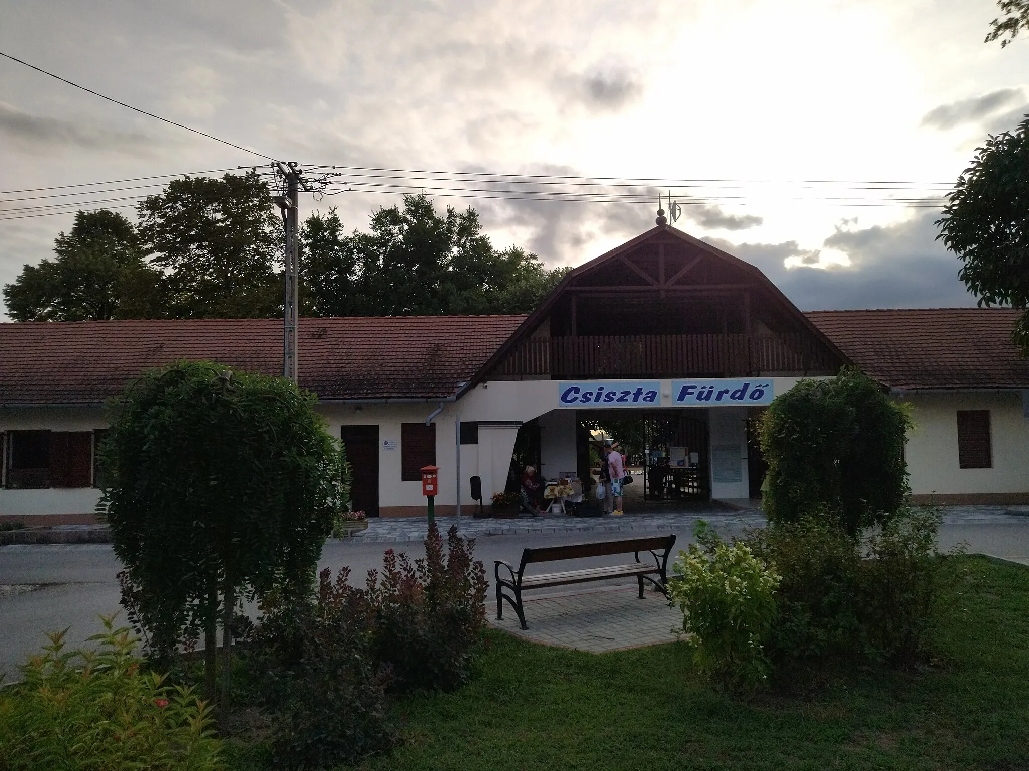 Photo showing: The building of the spa in Csisztapuszta, Buzsák