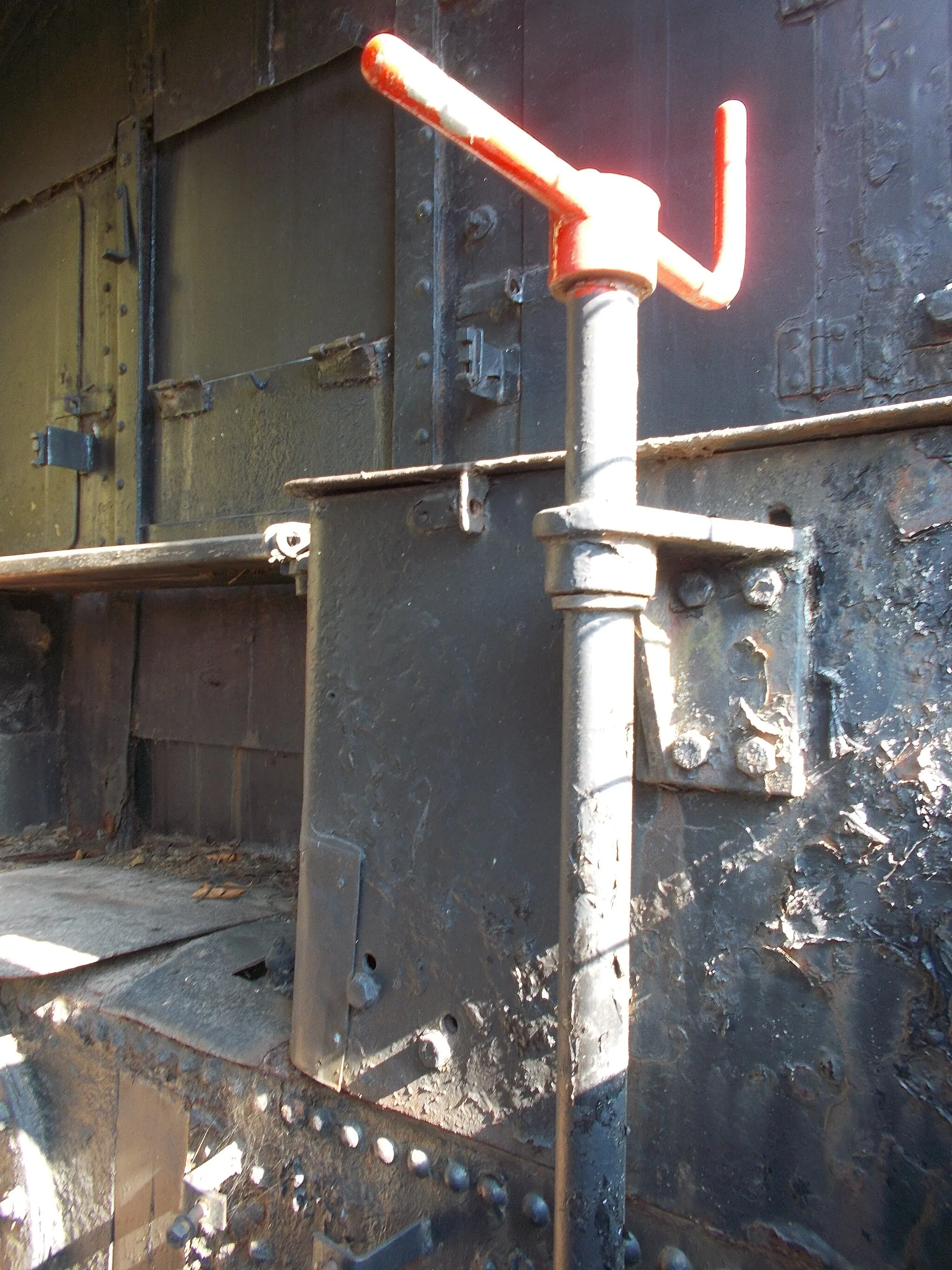 Photo showing: : Tender detail, MÁV 424-124 locomotive monument in Dombóvár, Tolna County, Hungary.