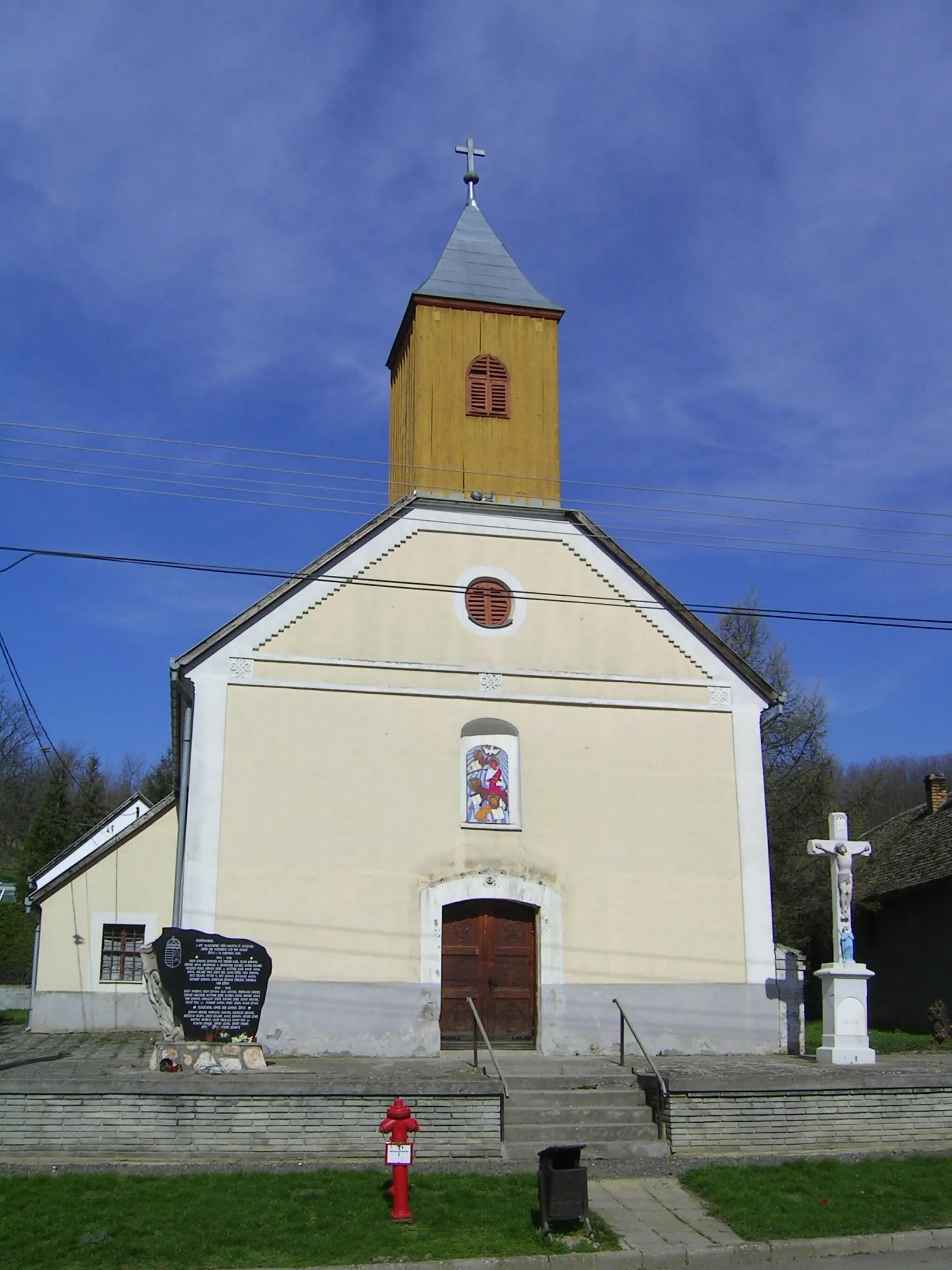 Photo showing: Saint Luke Roman catholic church in Erdősmárok, Hungary