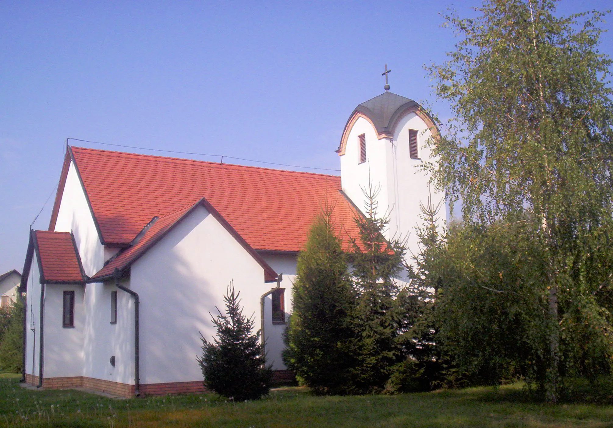 Photo showing: A nagymányoki evangélikus templom. Tervező: Krähling János. Felszentelve: 1994. április 16. – photo taken by uploader User:Csanády in 2006.