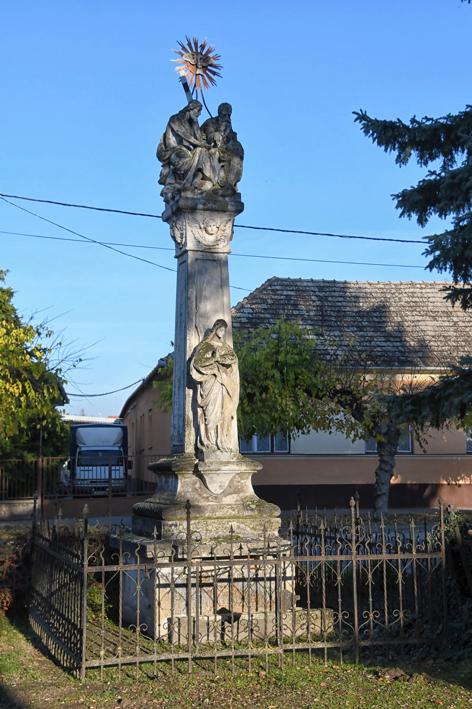 Photo showing: Holy Trinity column in Kecel