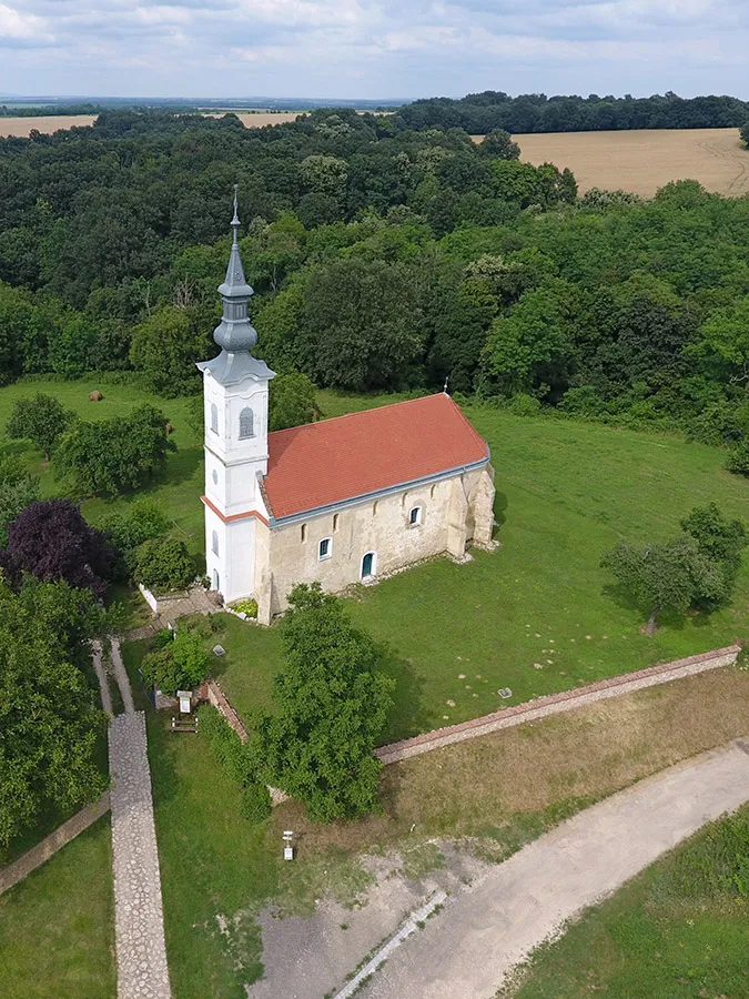 Photo showing: Túrony, Árpád kori templom - légi fotó