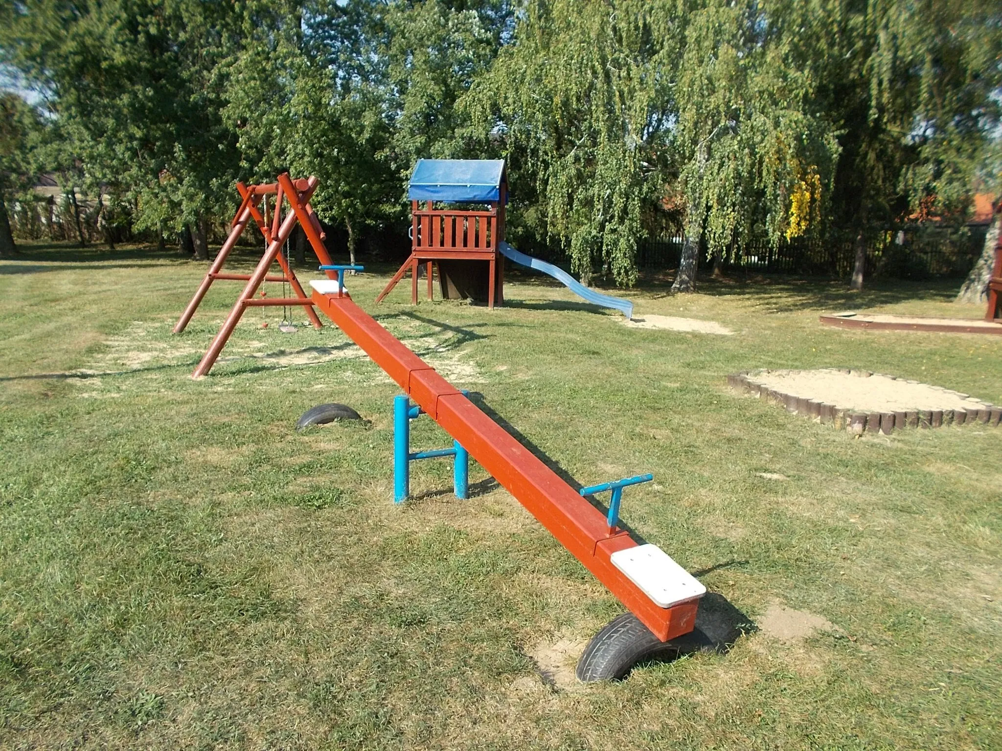 Photo showing: : Szent László (Saint Ladislaus) Park, playground. swings, slide, seesaw. - Gyöngyvirág körút, Kertváros (Garden City), Dombóvár, Tolna County, Hungary.