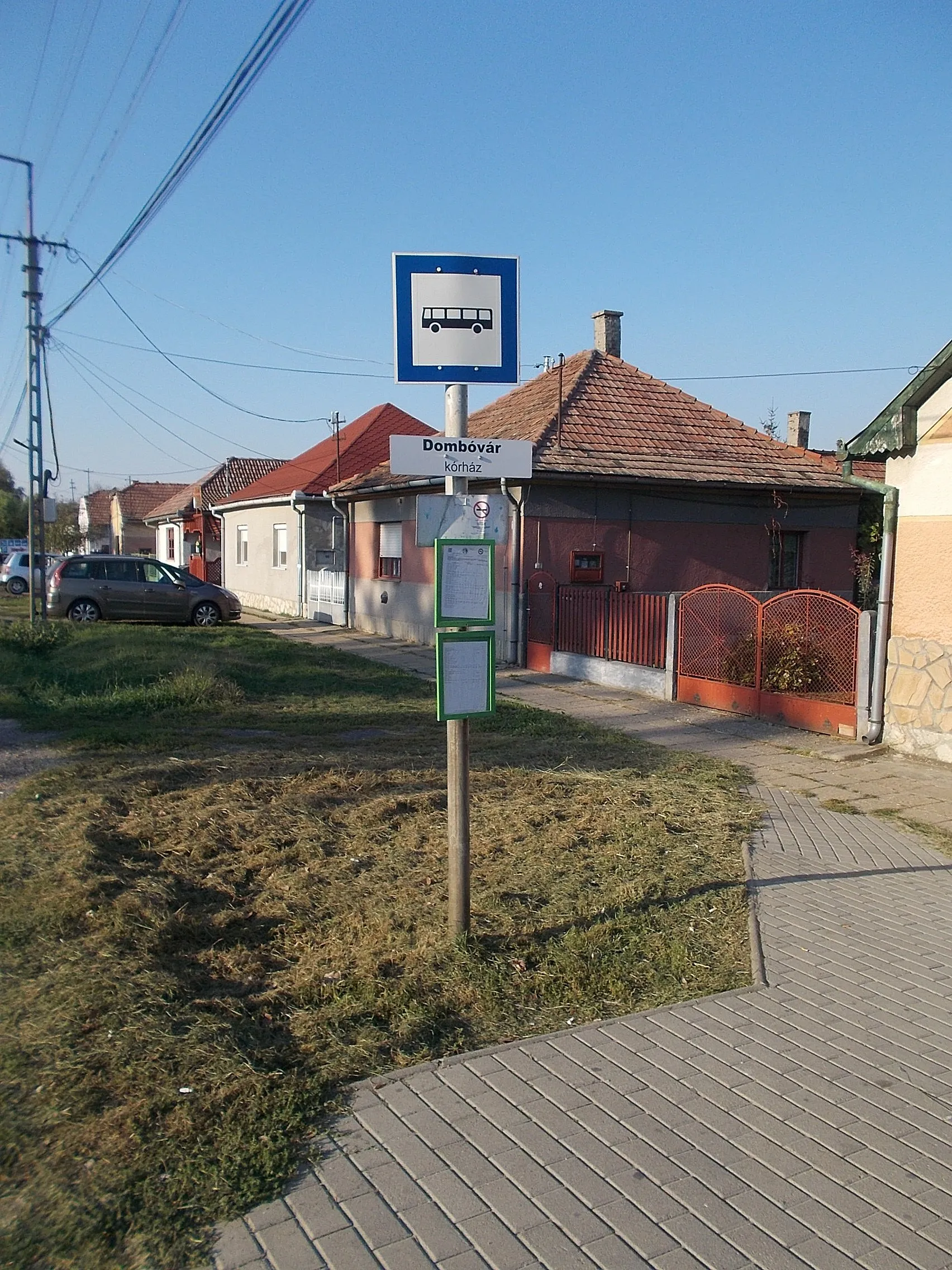 Photo showing: : 'Dombóvár kórház' bus stop. - Kórház utca, Újdombóvár neighborhood of Dombóvár, Tolna County, Hungary.