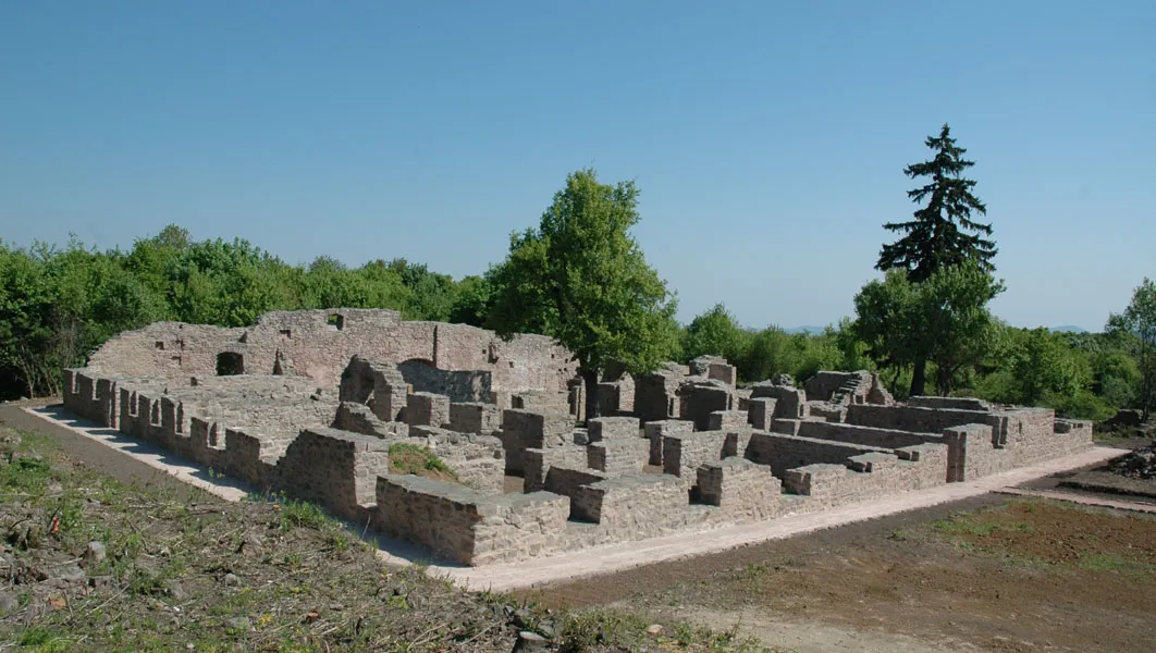 Photo showing: Jakab-hegyi pálos kolostor romjai