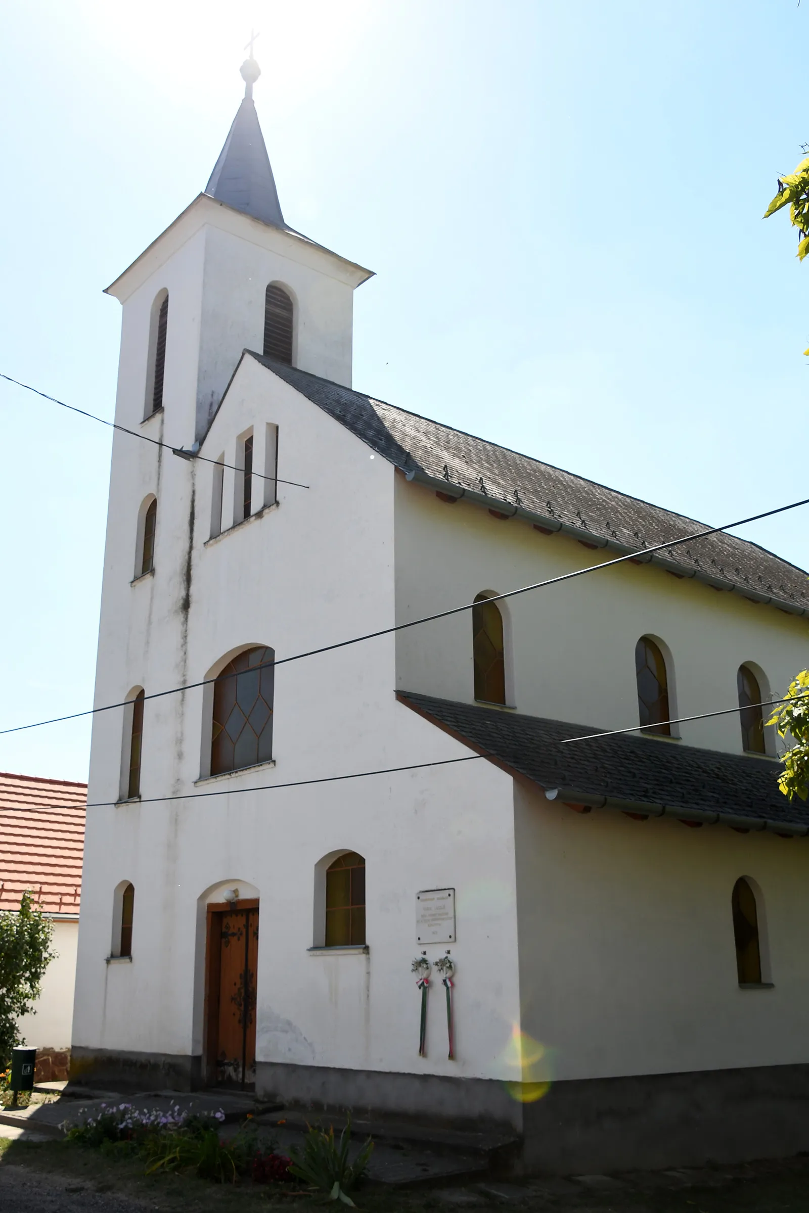 Photo showing: Roman Catholic church in Kára, Hungary