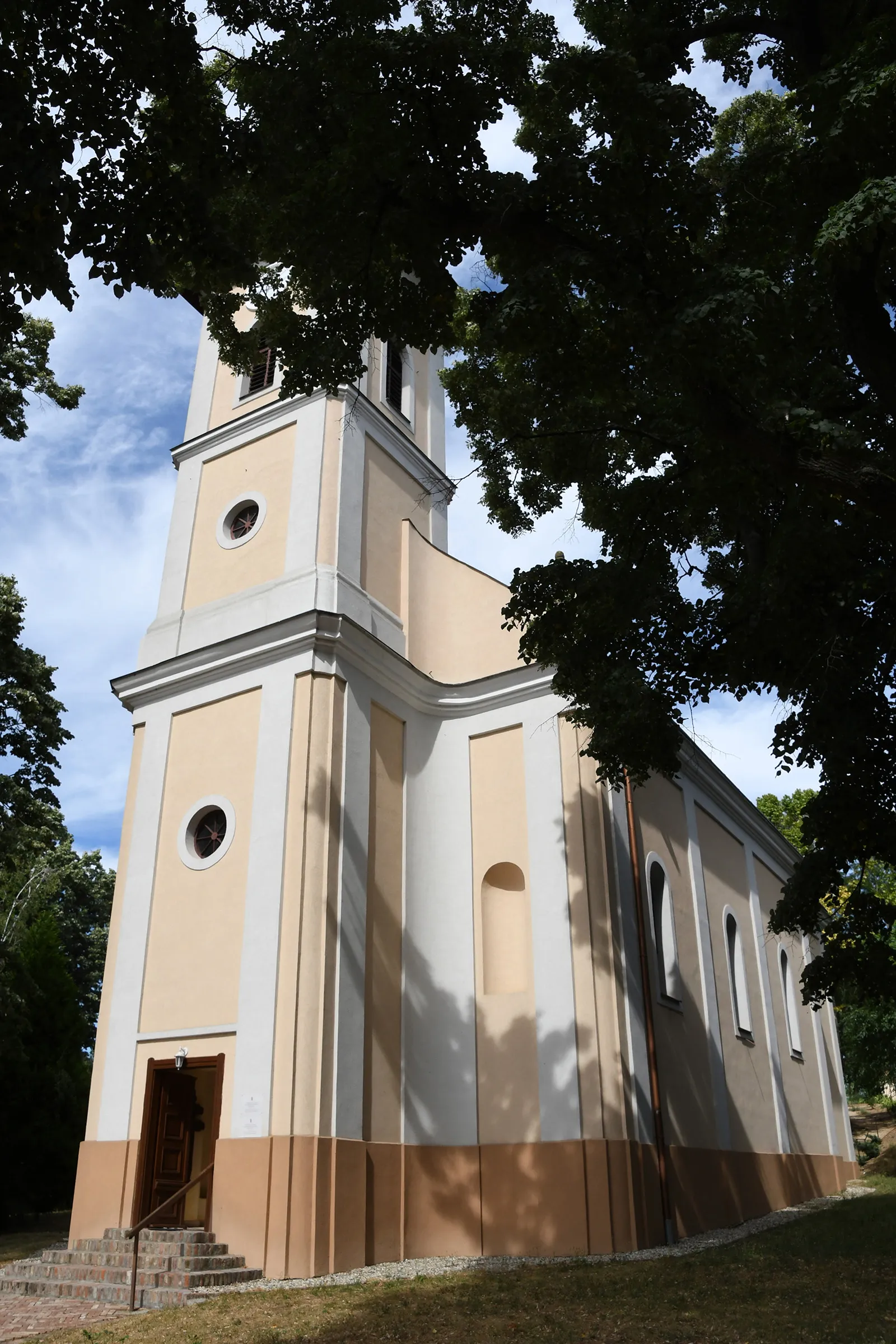 Photo showing: Roman Catholic church in Gamás, Hungary