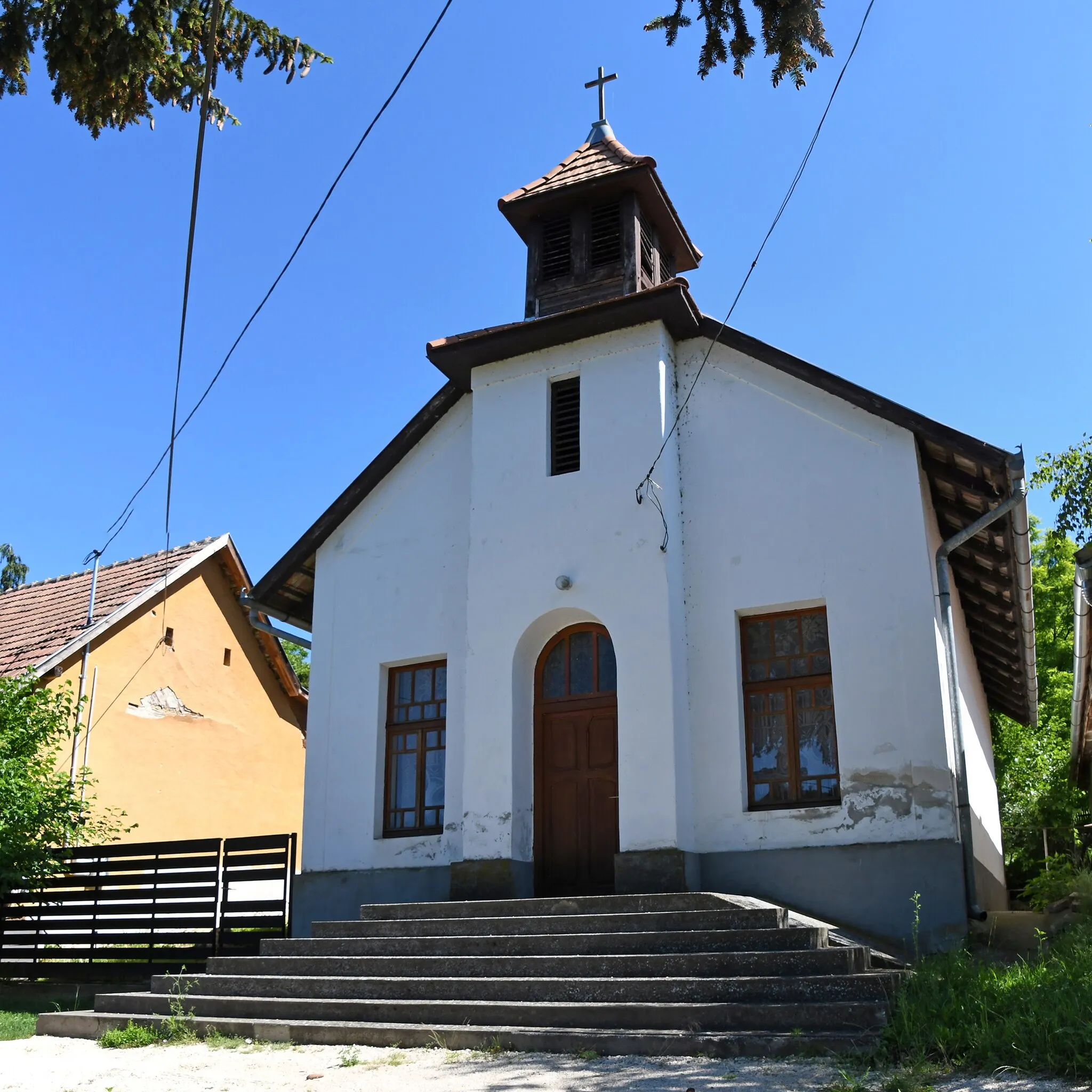 Photo showing: Roman Catholic church in Kisberény, Hungary