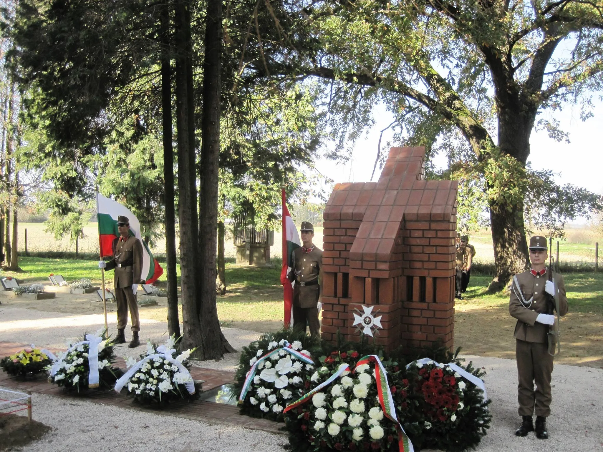 Photo showing: Българското военно гробище в с.Шомодчичо