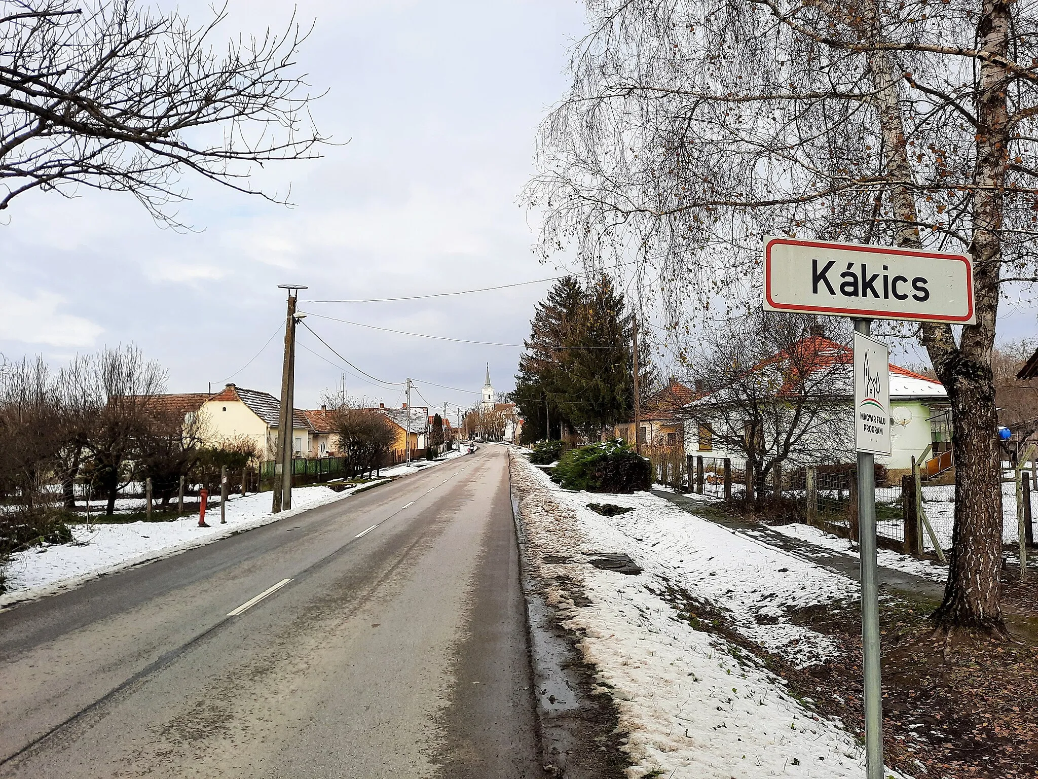 Photo showing: Kákics a falu déli vége, tábla