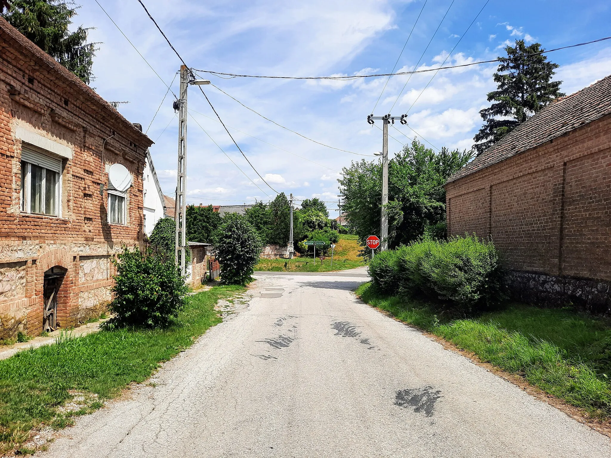 Photo showing: Ócsárd, Ady-Kossuth utcák kereszteződése