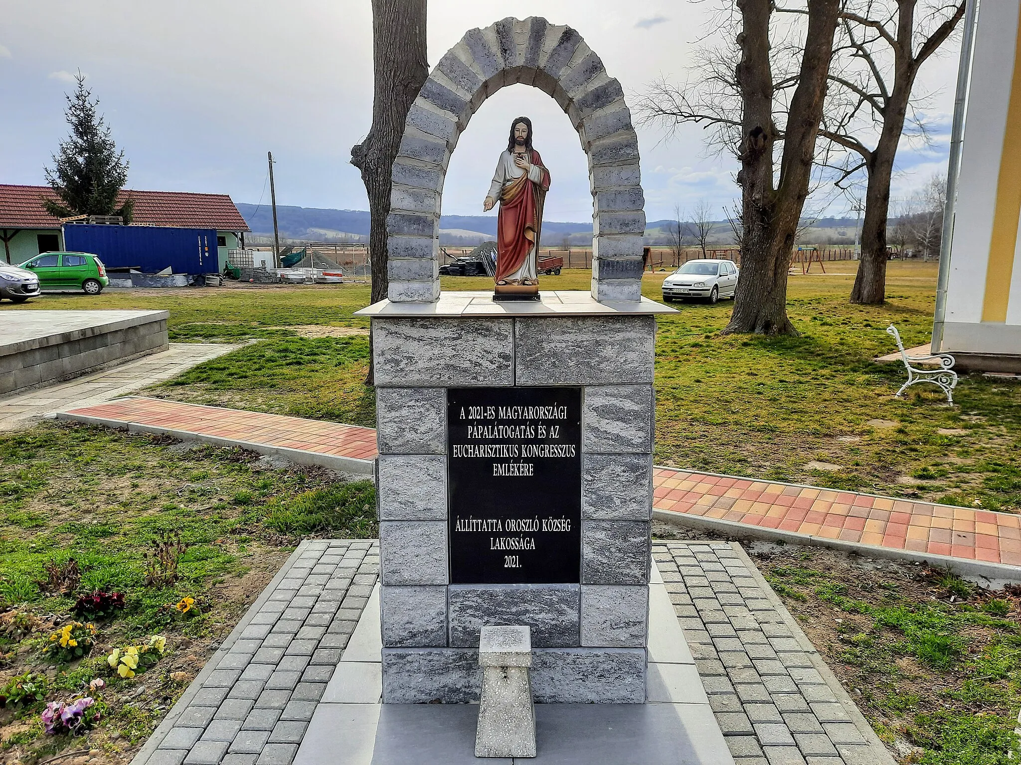 Photo showing: Oroszló, 2021-es konferencia emlékműve