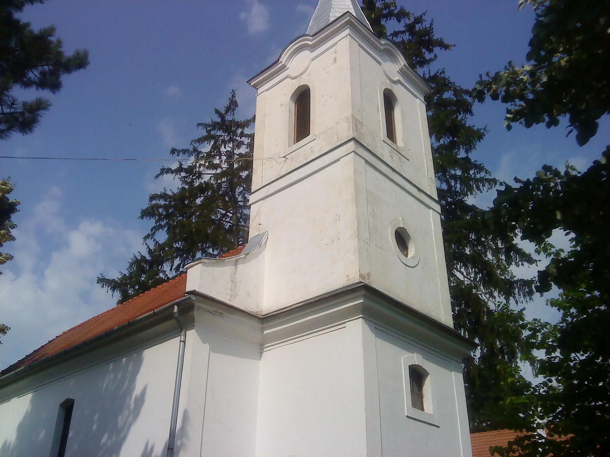 Photo showing: Reformed church in Bisse
