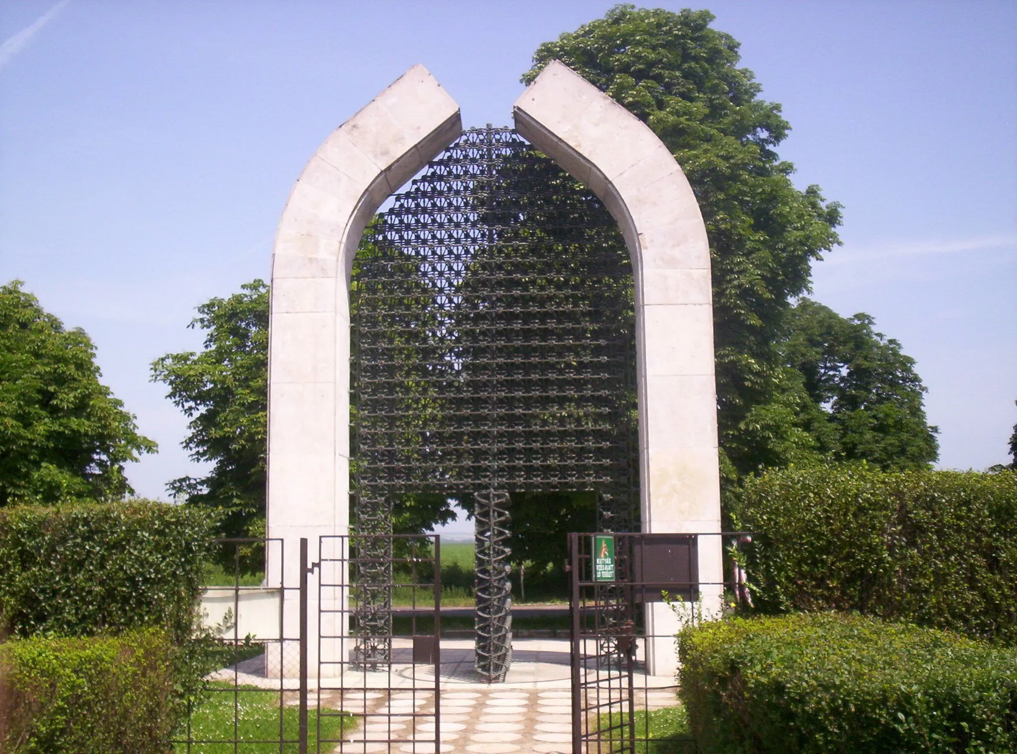 Photo showing: Mohács Historical Monument (Battle of Mohács, 1526) – photo taken by uploader User:Csanády in 2006.